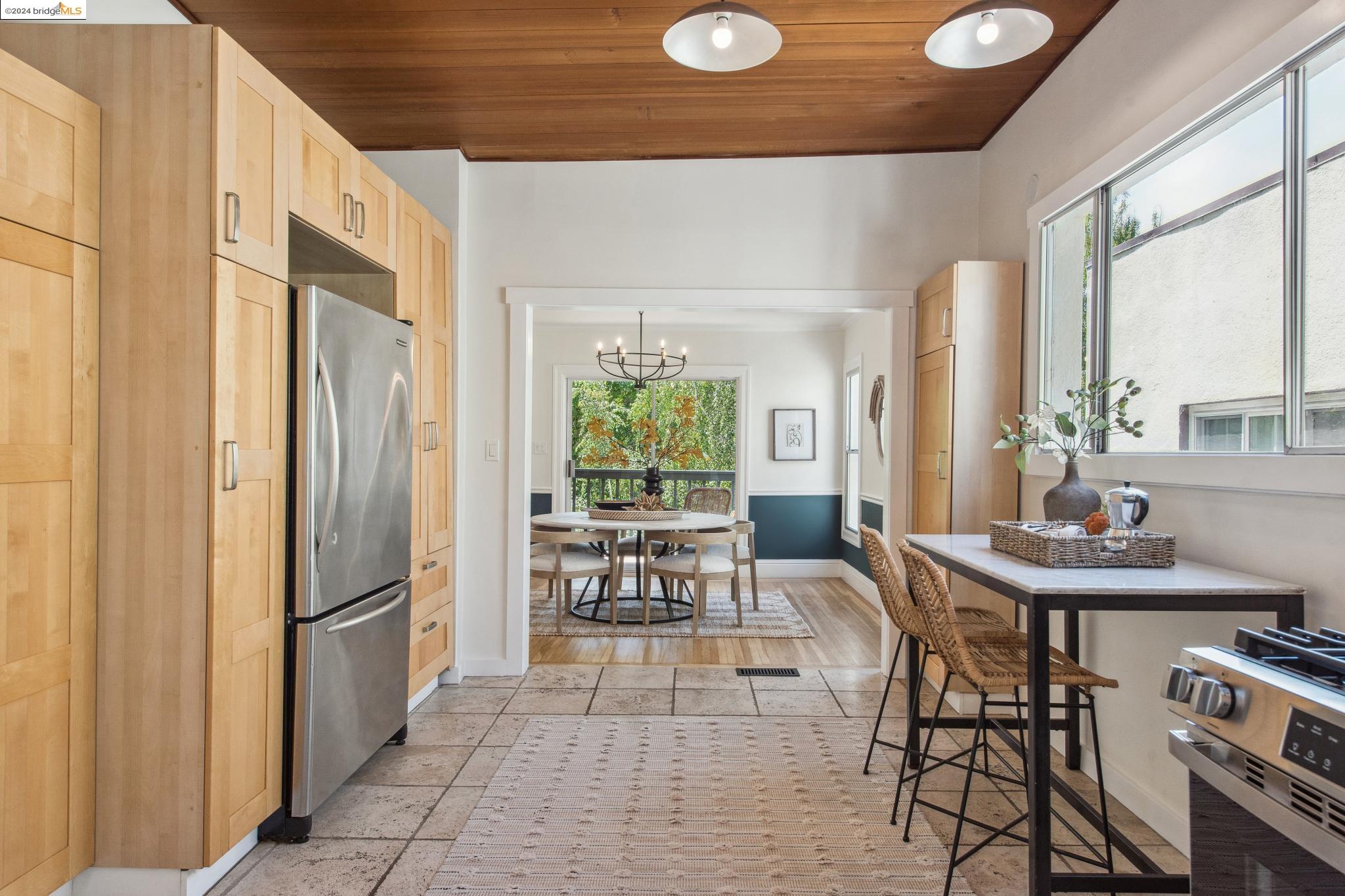 2124 Los Angeles Ave