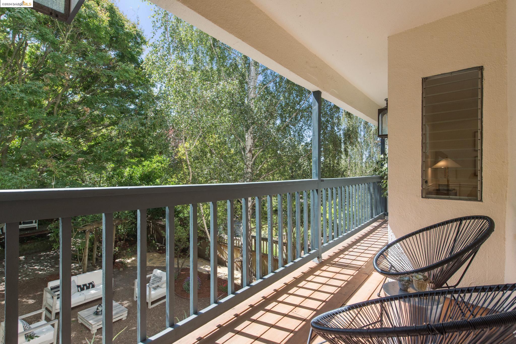 2124 Los Angeles Ave