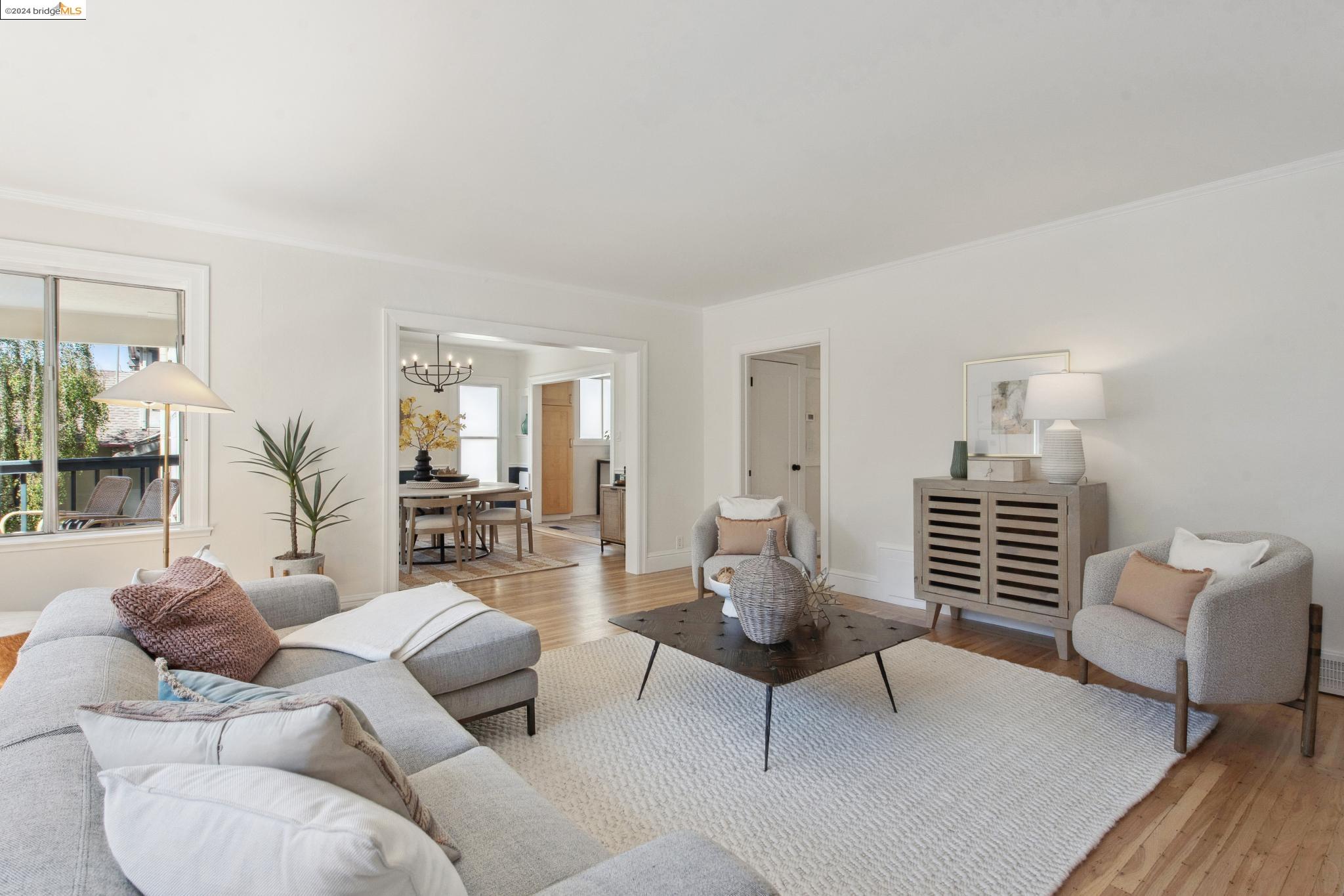 2124 Los Angeles Ave