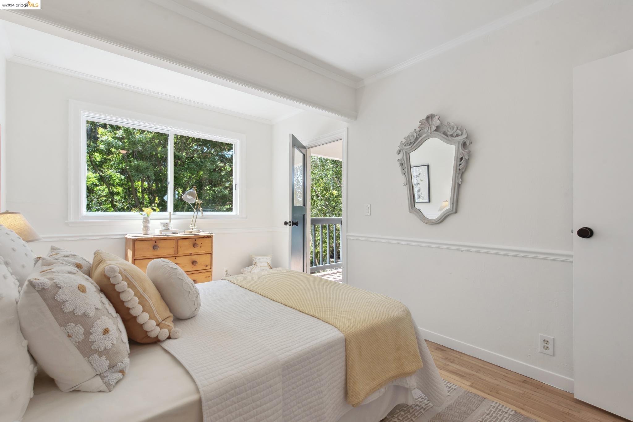 2124 Los Angeles Ave