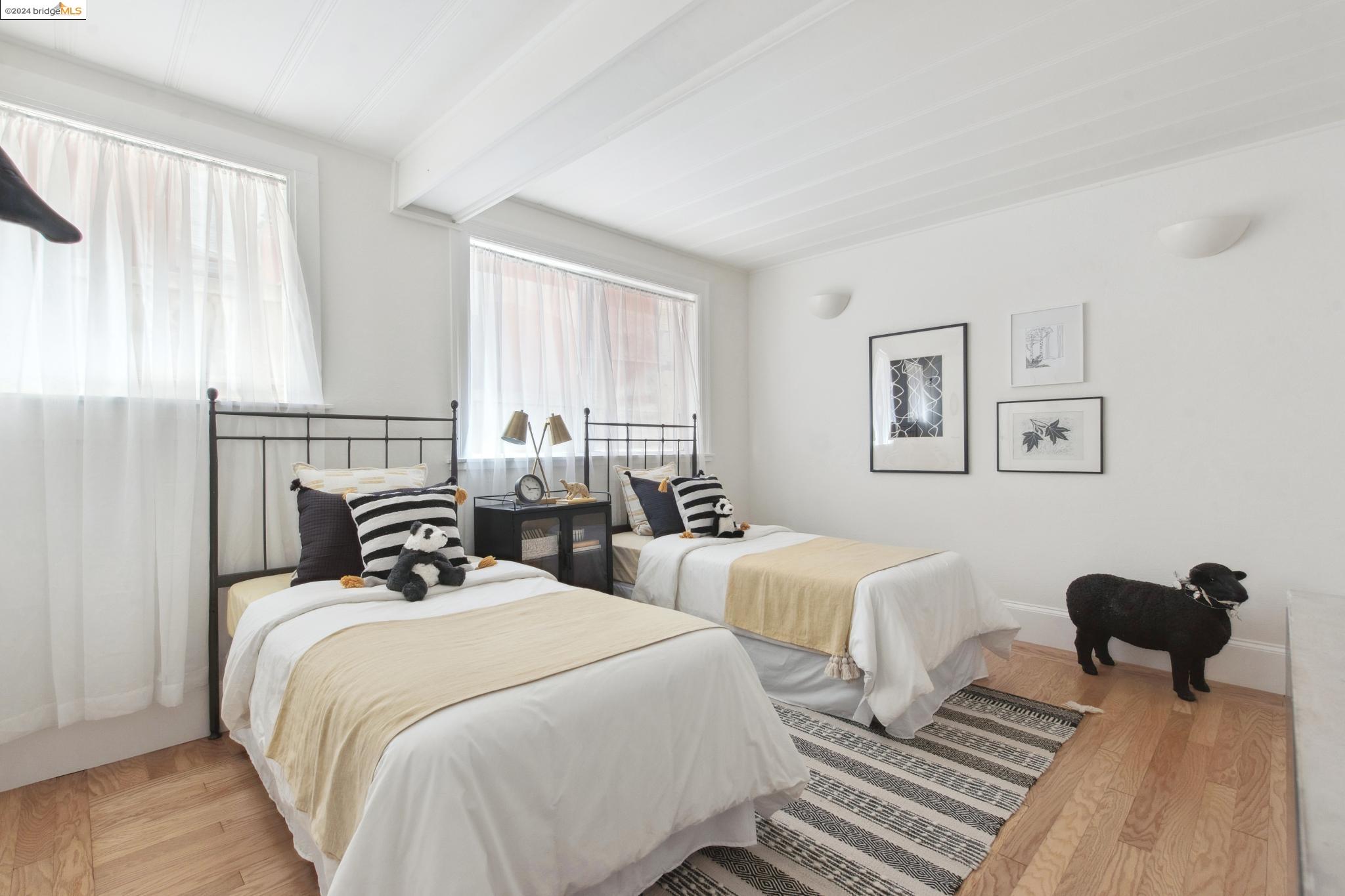 2124 Los Angeles Ave