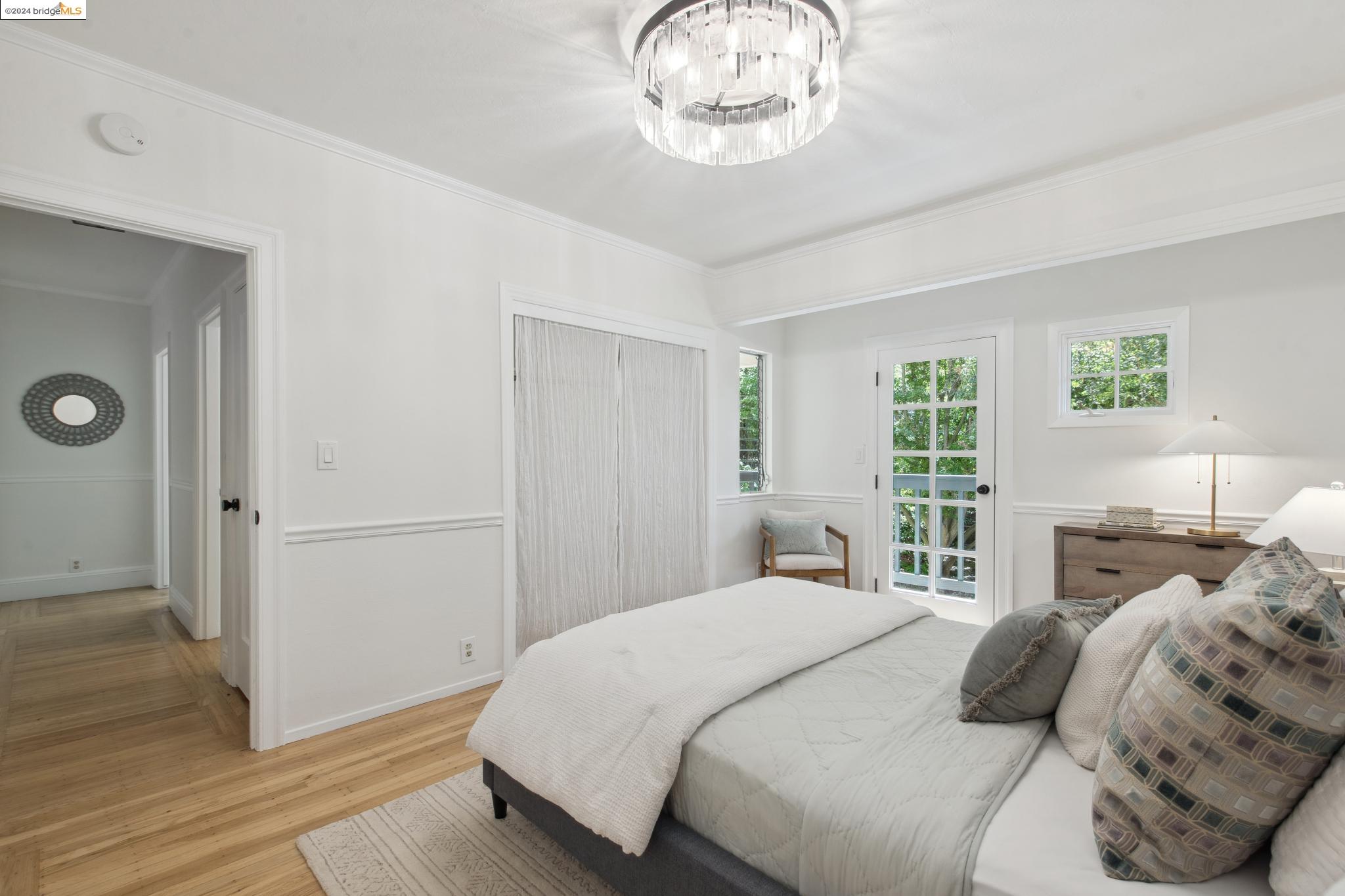 2124 Los Angeles Ave