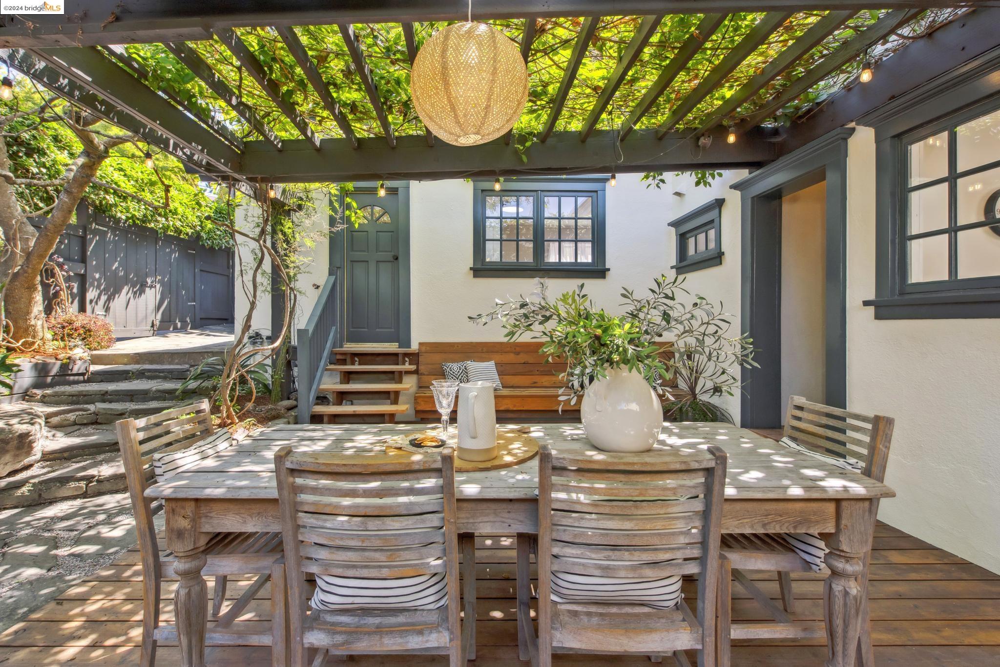 2124 Los Angeles Ave