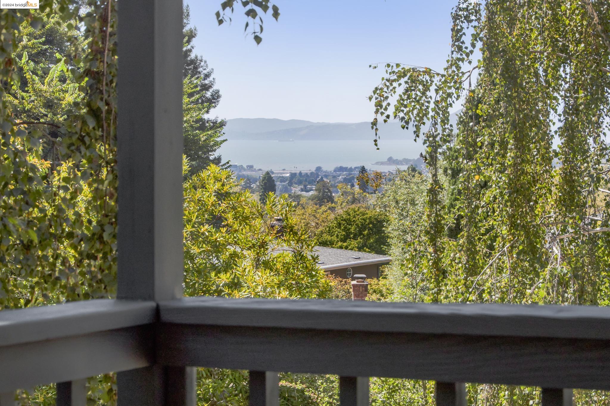 2124 Los Angeles Ave