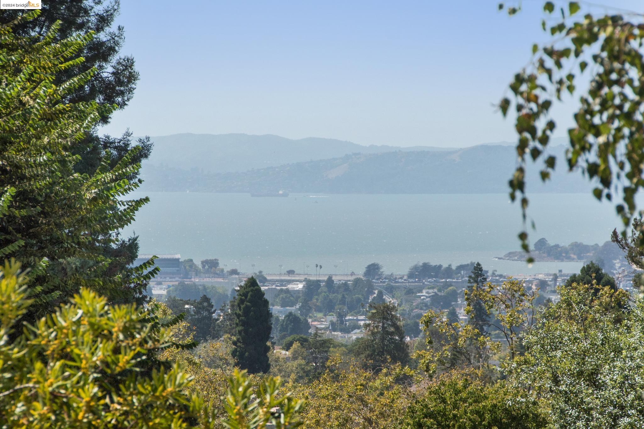 2124 Los Angeles Ave