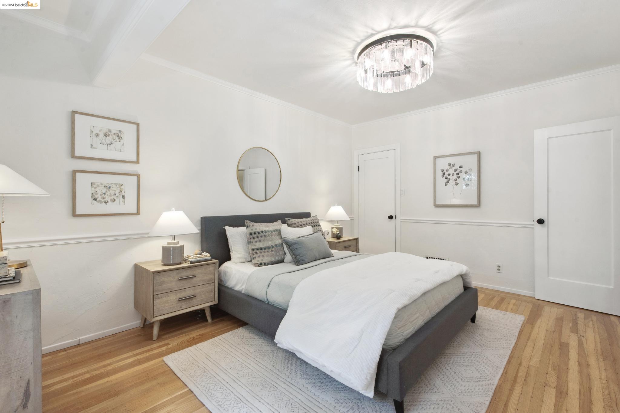 2124 Los Angeles Ave