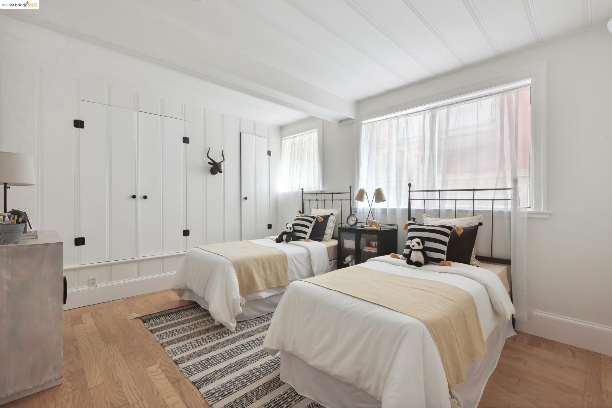 2124 Los Angeles Ave