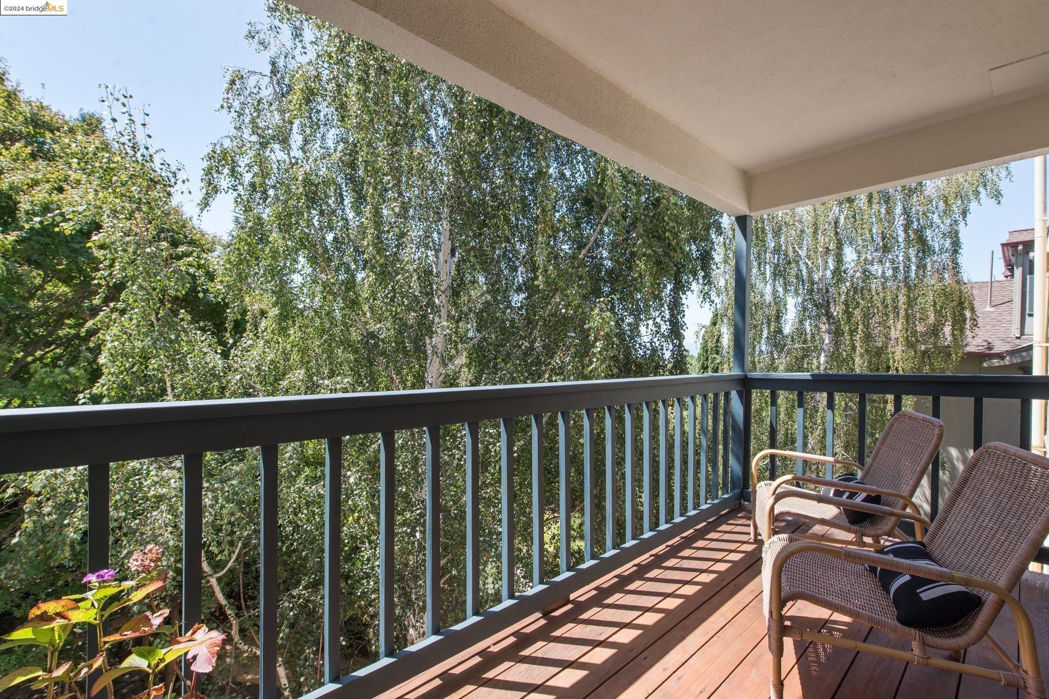 2124 Los Angeles Ave