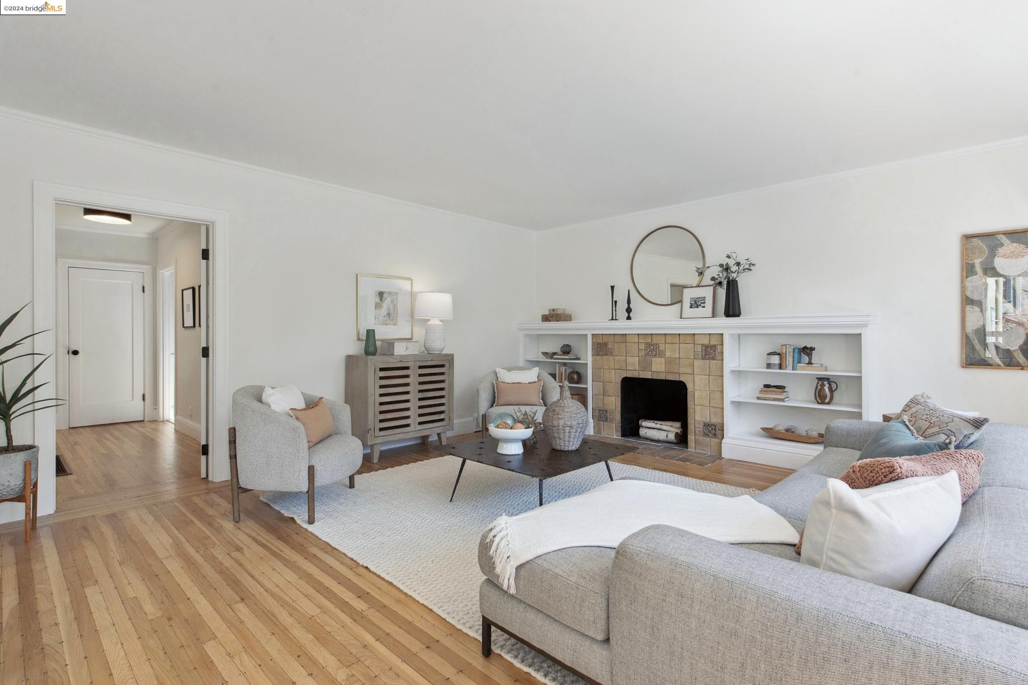 2124 Los Angeles Ave