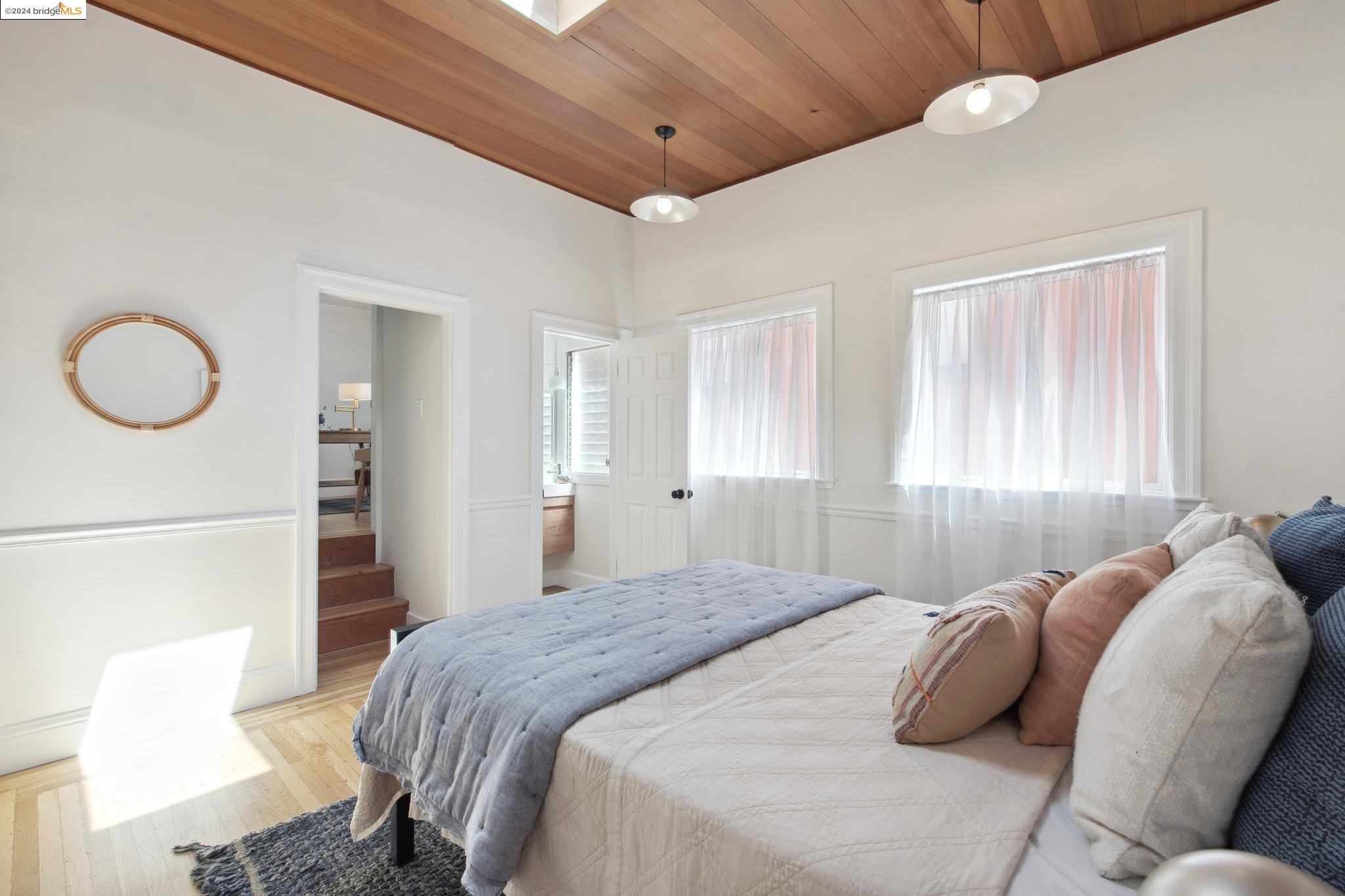 2124 Los Angeles Ave