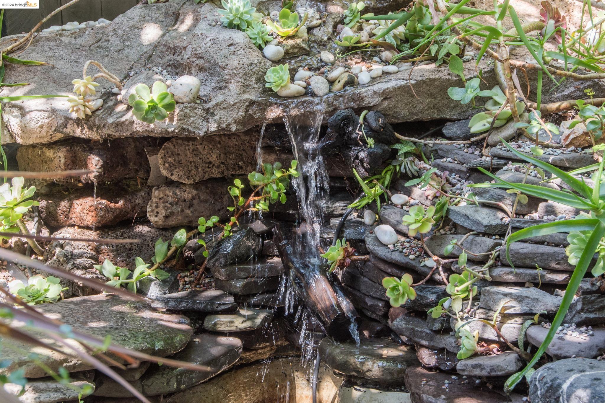 2124 Los Angeles Ave