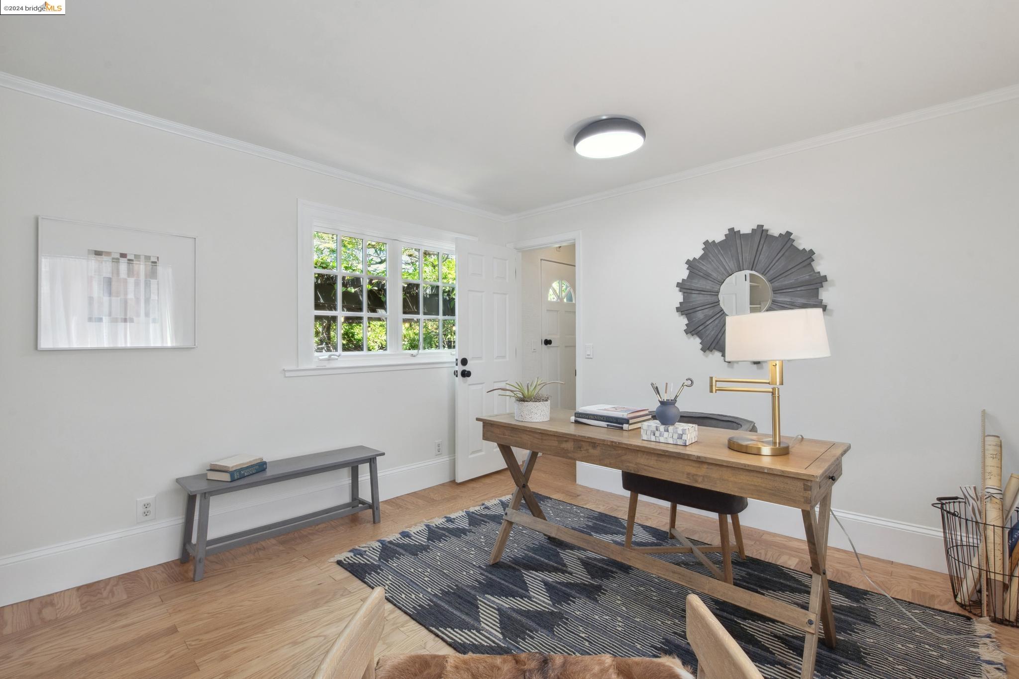 2124 Los Angeles Ave