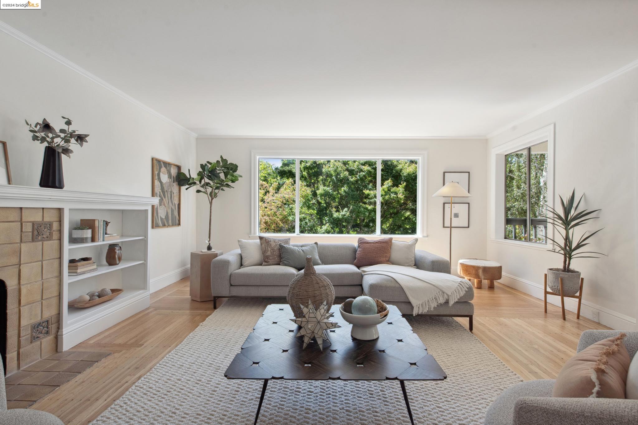 2124 Los Angeles Ave