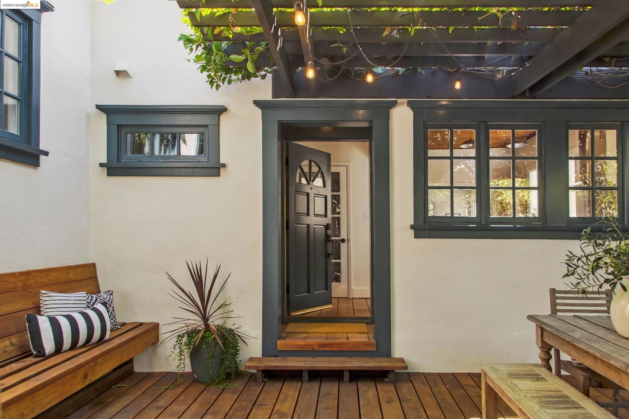 2124 Los Angeles Ave