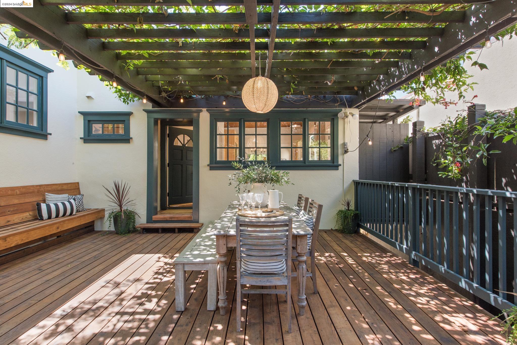 2124 Los Angeles Ave