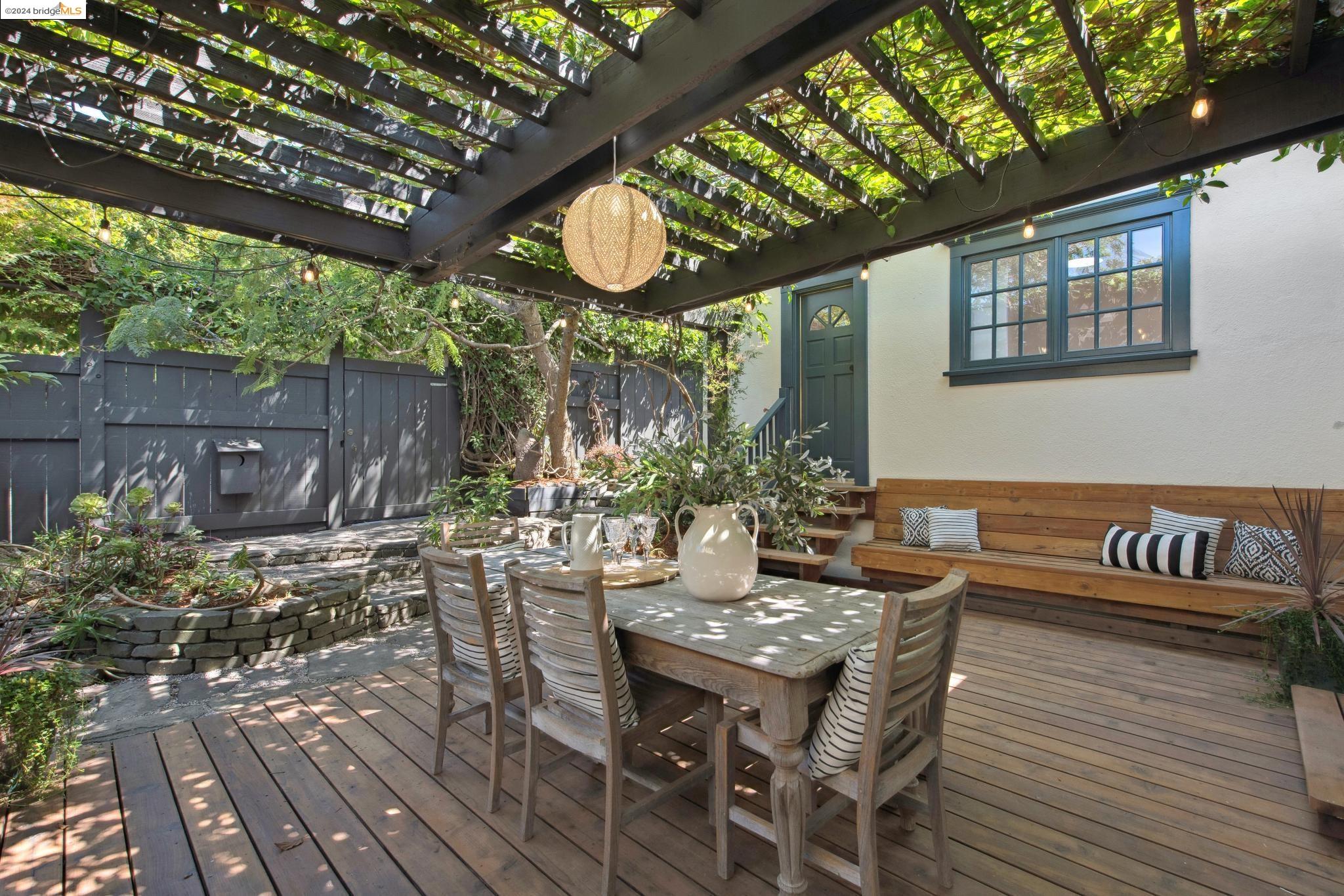 2124 Los Angeles Ave