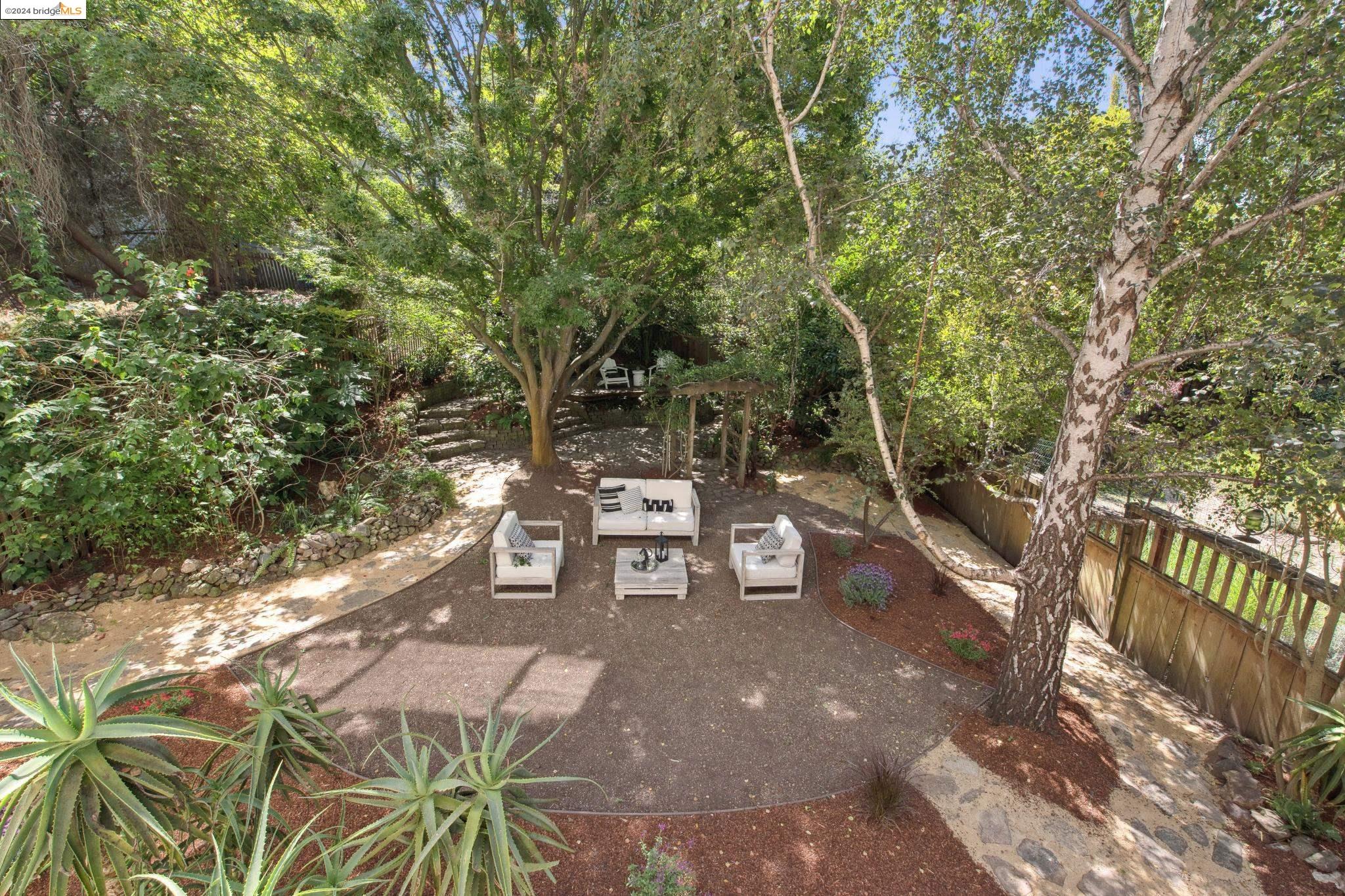 2124 Los Angeles Ave