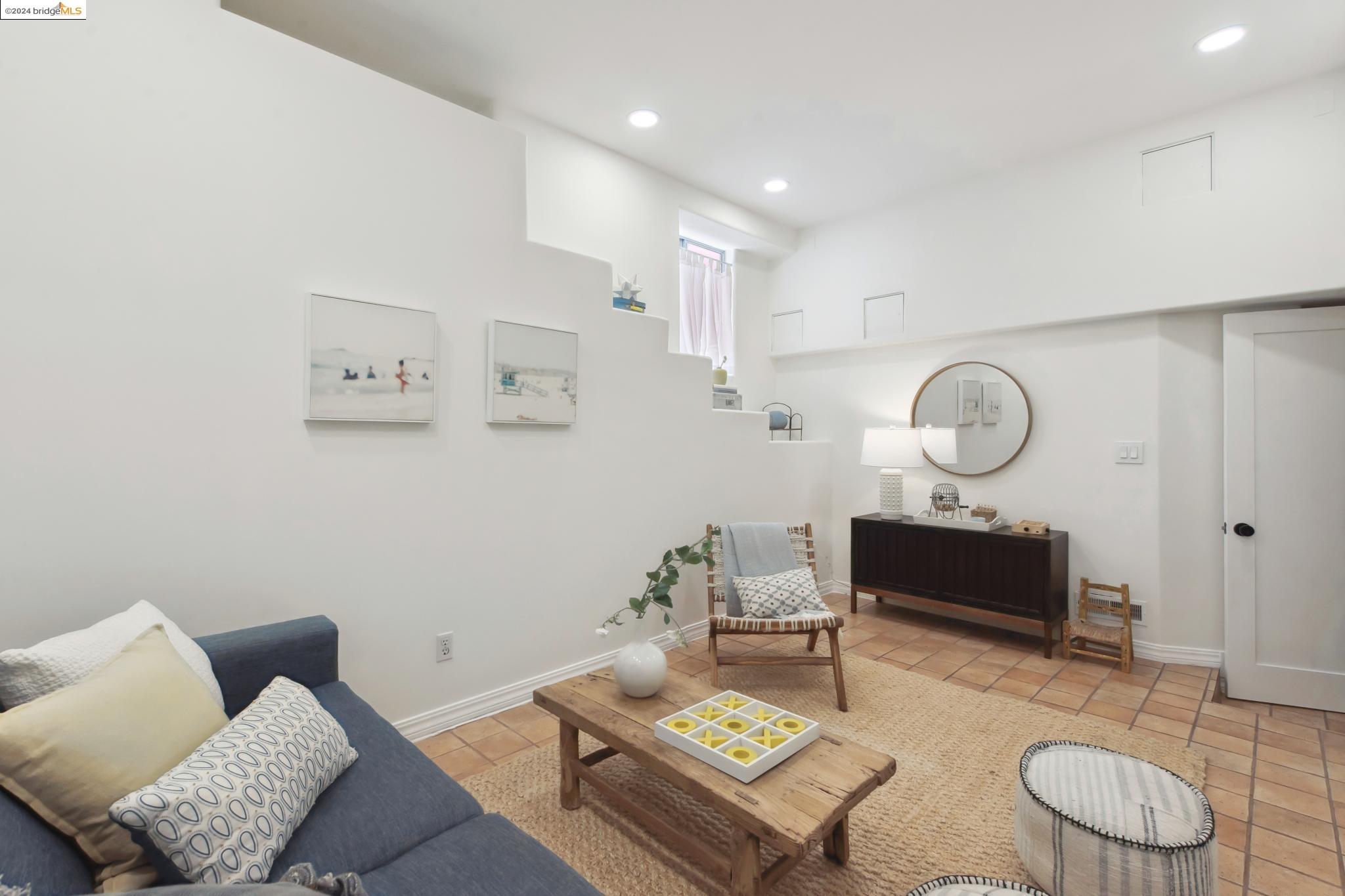 2124 Los Angeles Ave