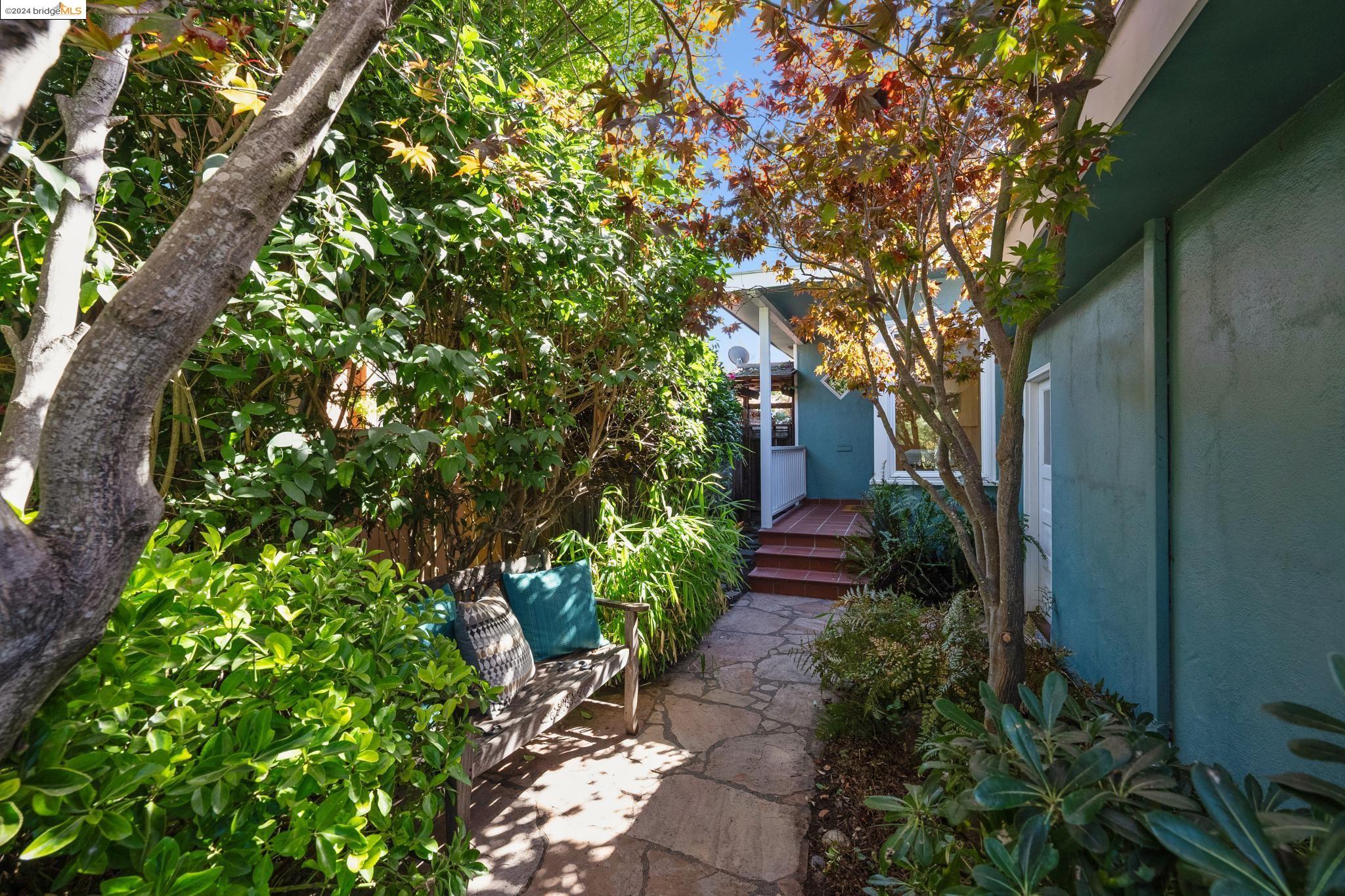 6102 Santa Cruz Ave