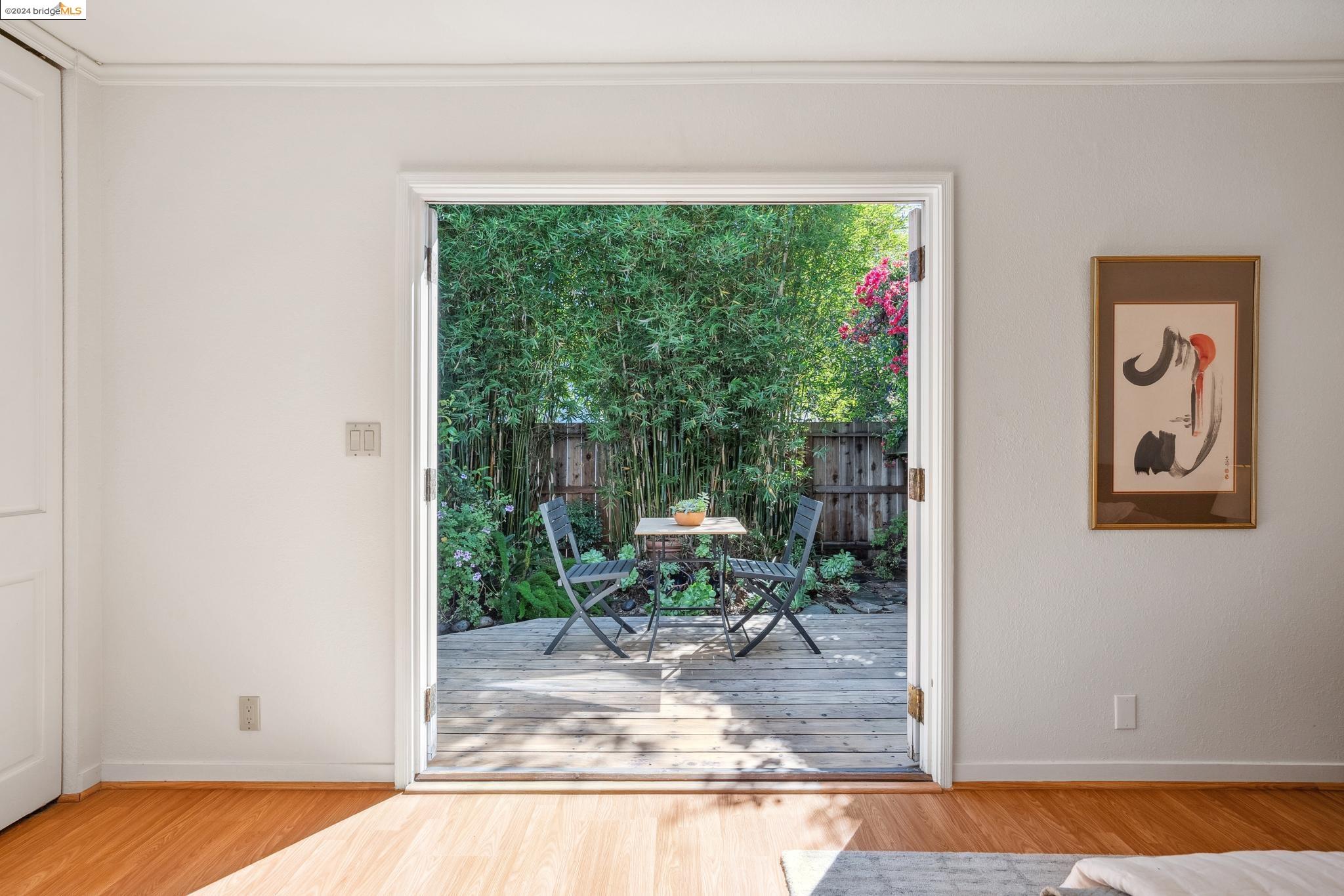 6102 Santa Cruz Ave
