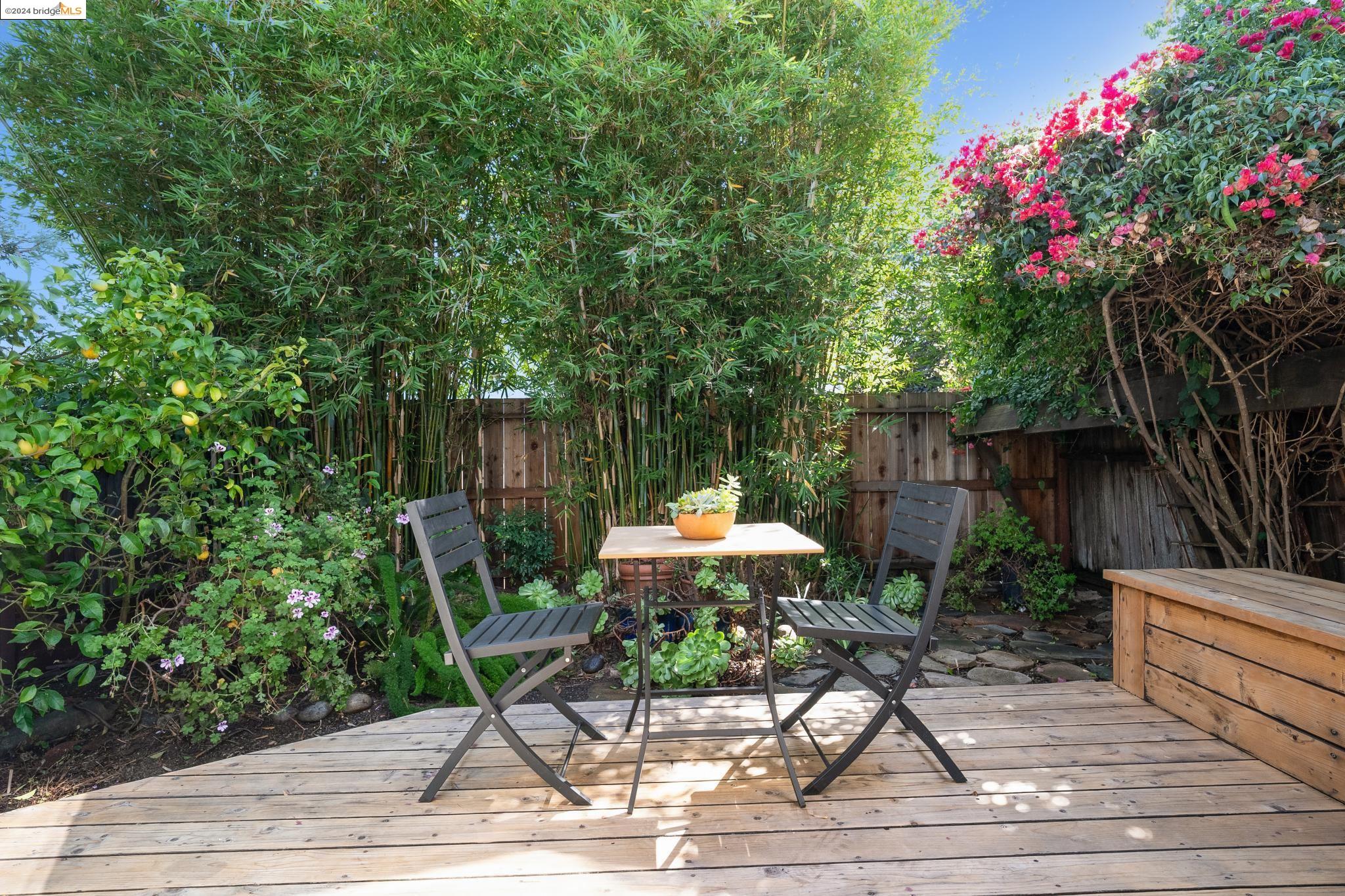 6102 Santa Cruz Ave