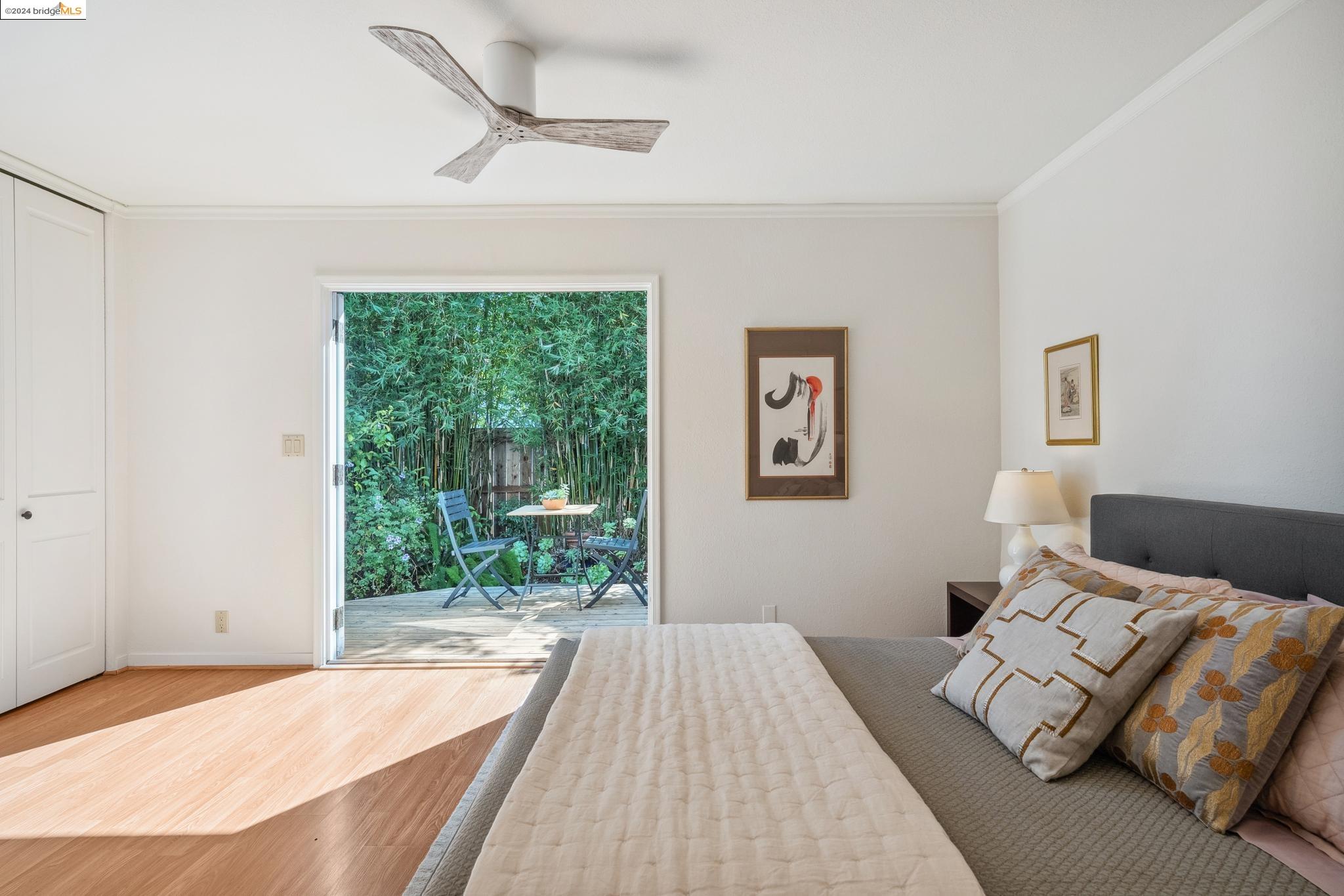 6102 Santa Cruz Ave