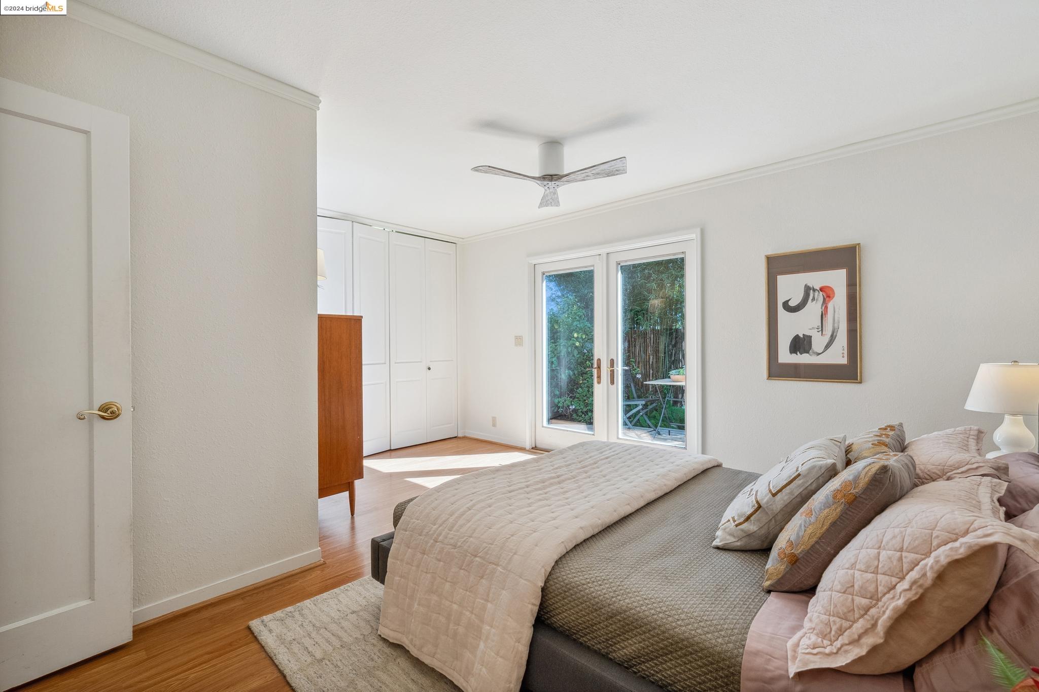 6102 Santa Cruz Ave