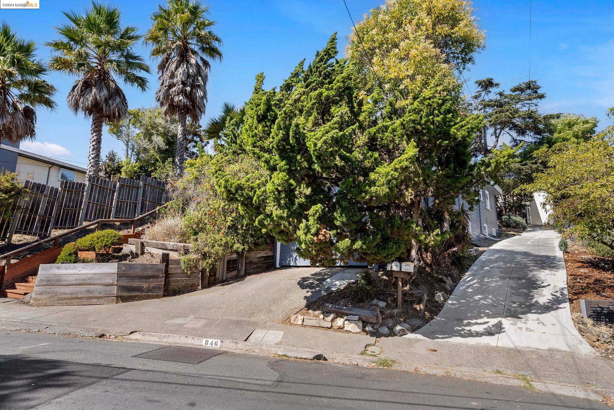 846 Seaview Dr