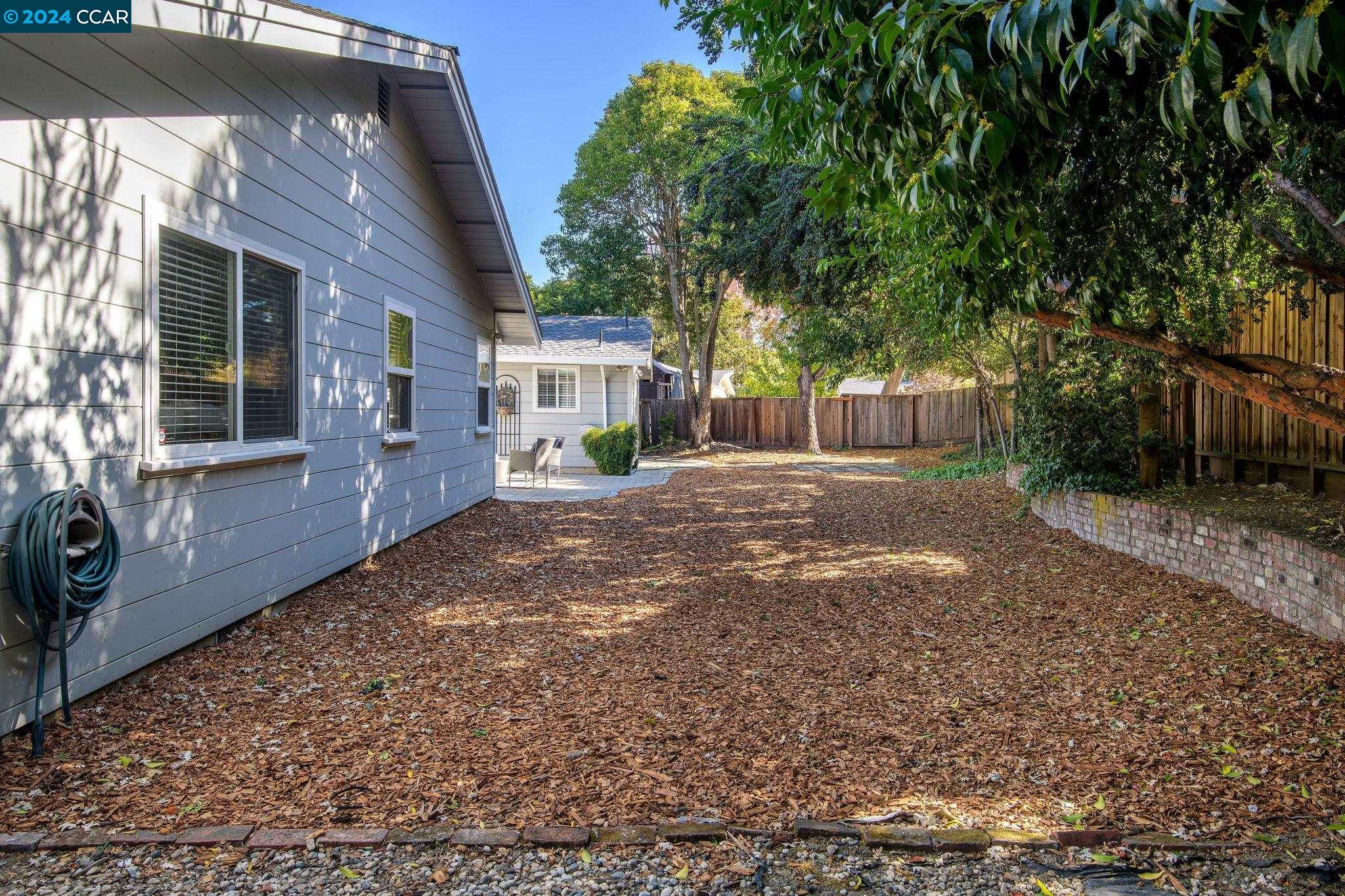 1195 Elmwood Dr