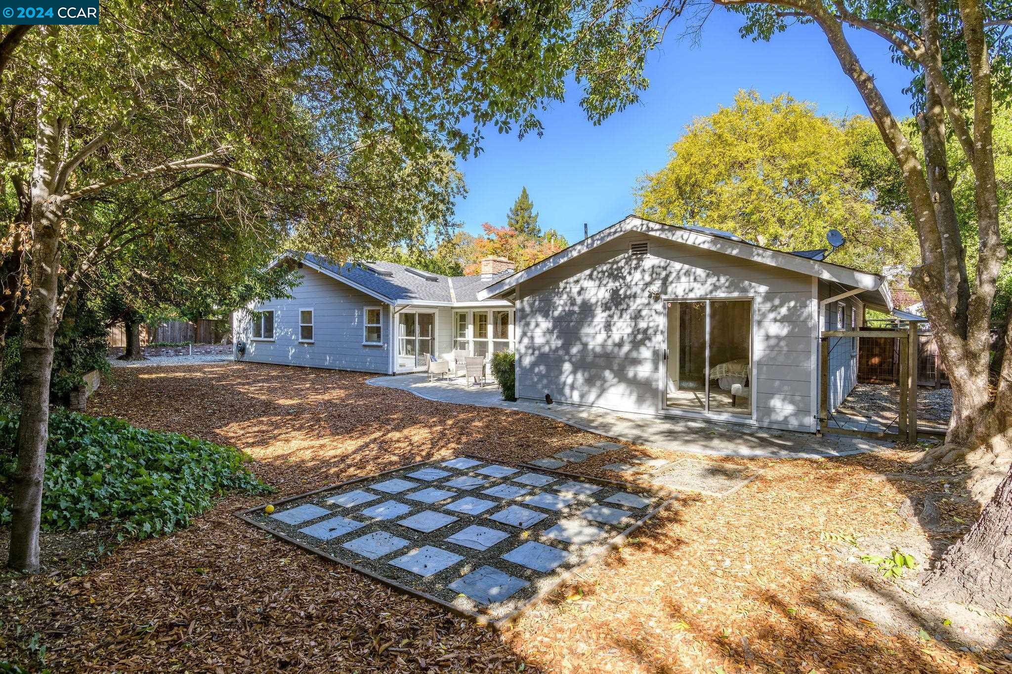 1195 Elmwood Dr