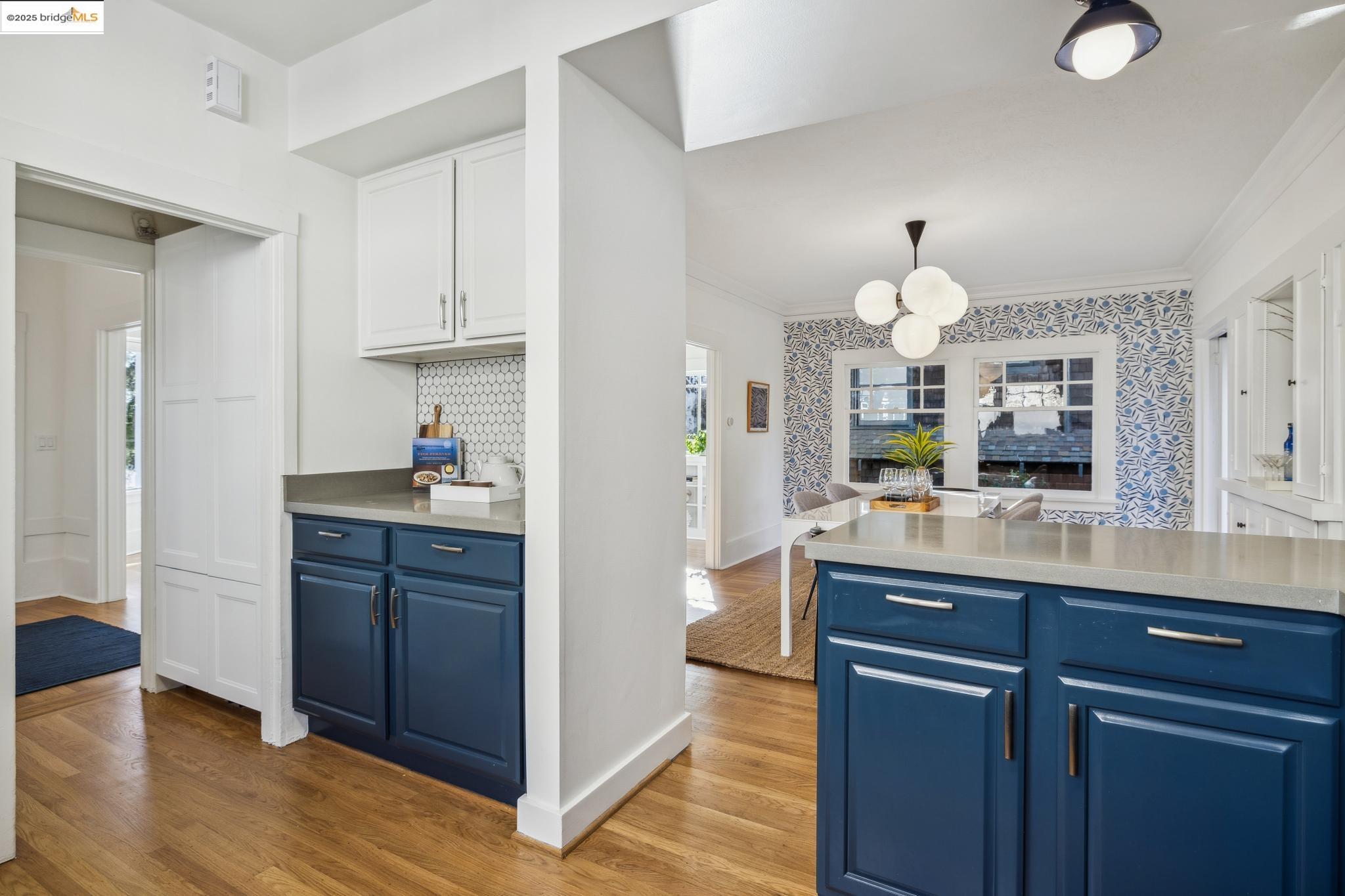 5876 Ocean View Dr