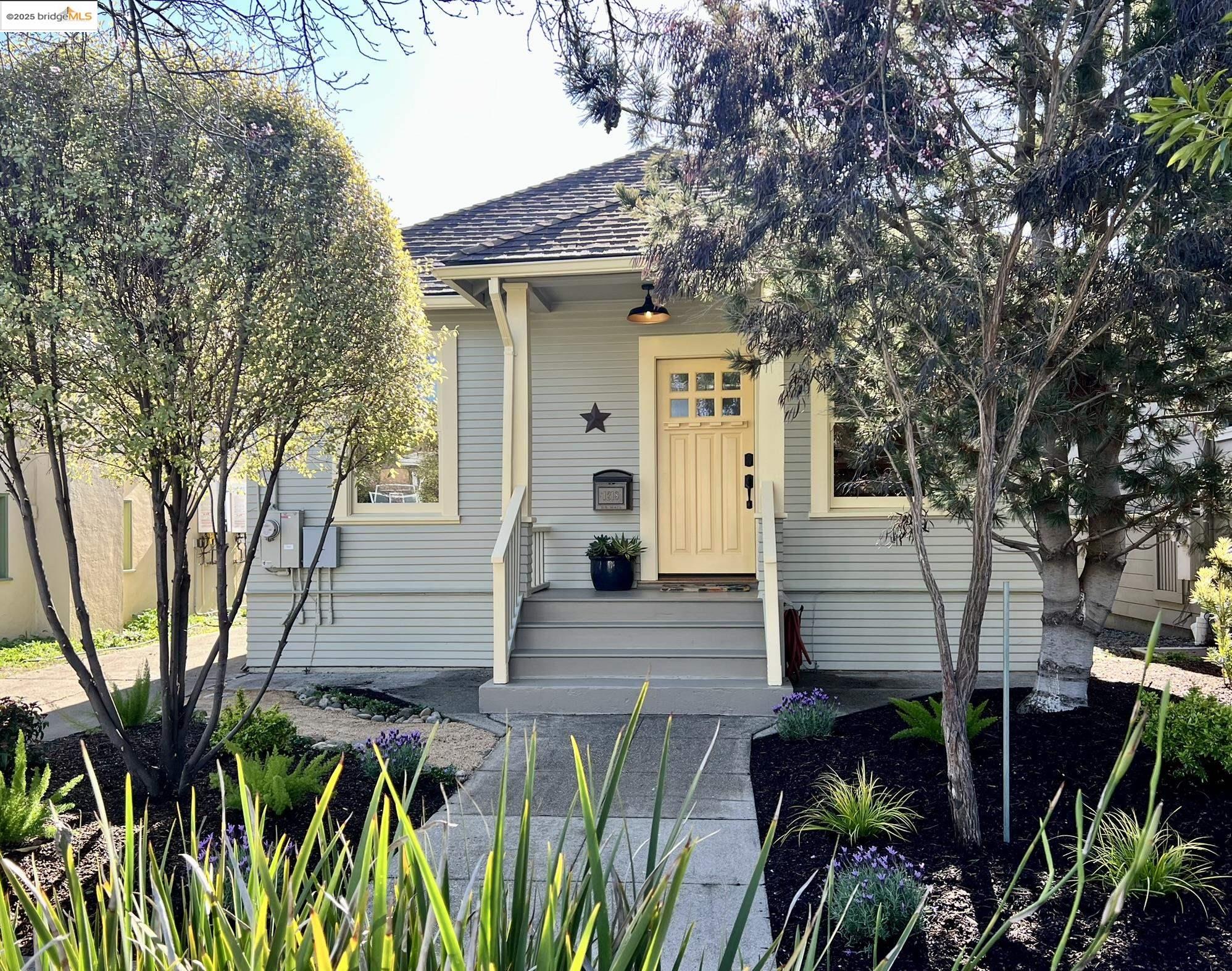 1218 Burnett St
