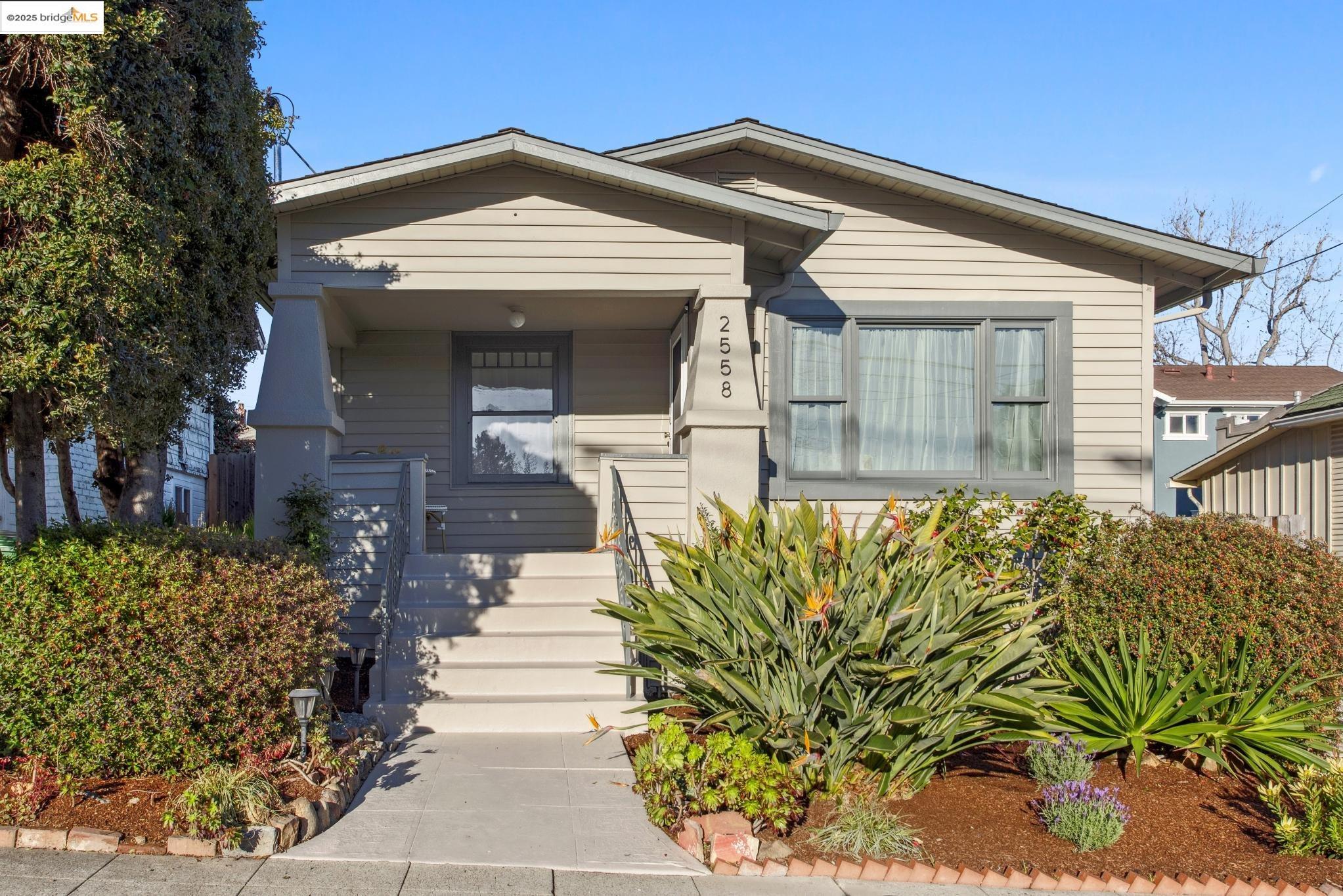 2558 Scenic Ave