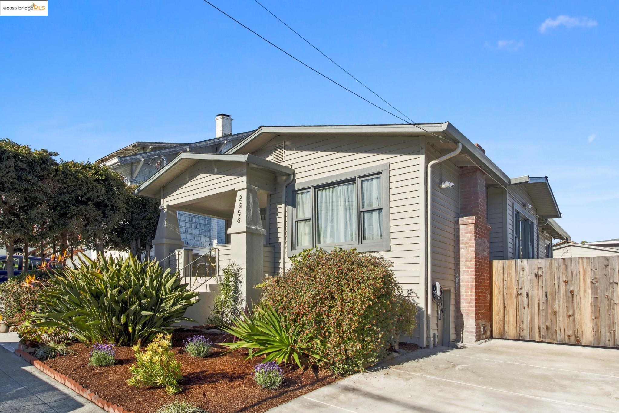 2558 Scenic Ave