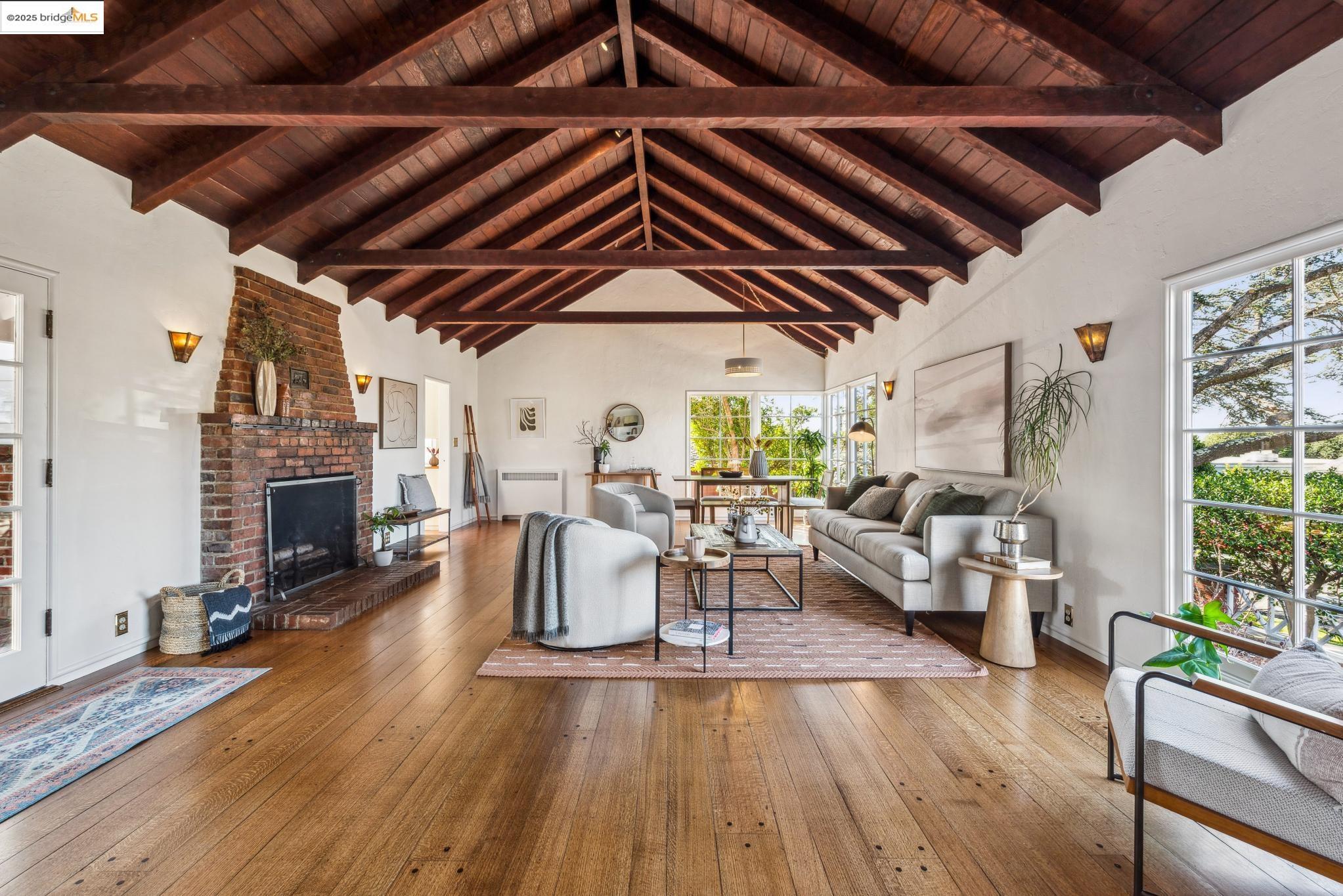 2646 Mira Vista Dr