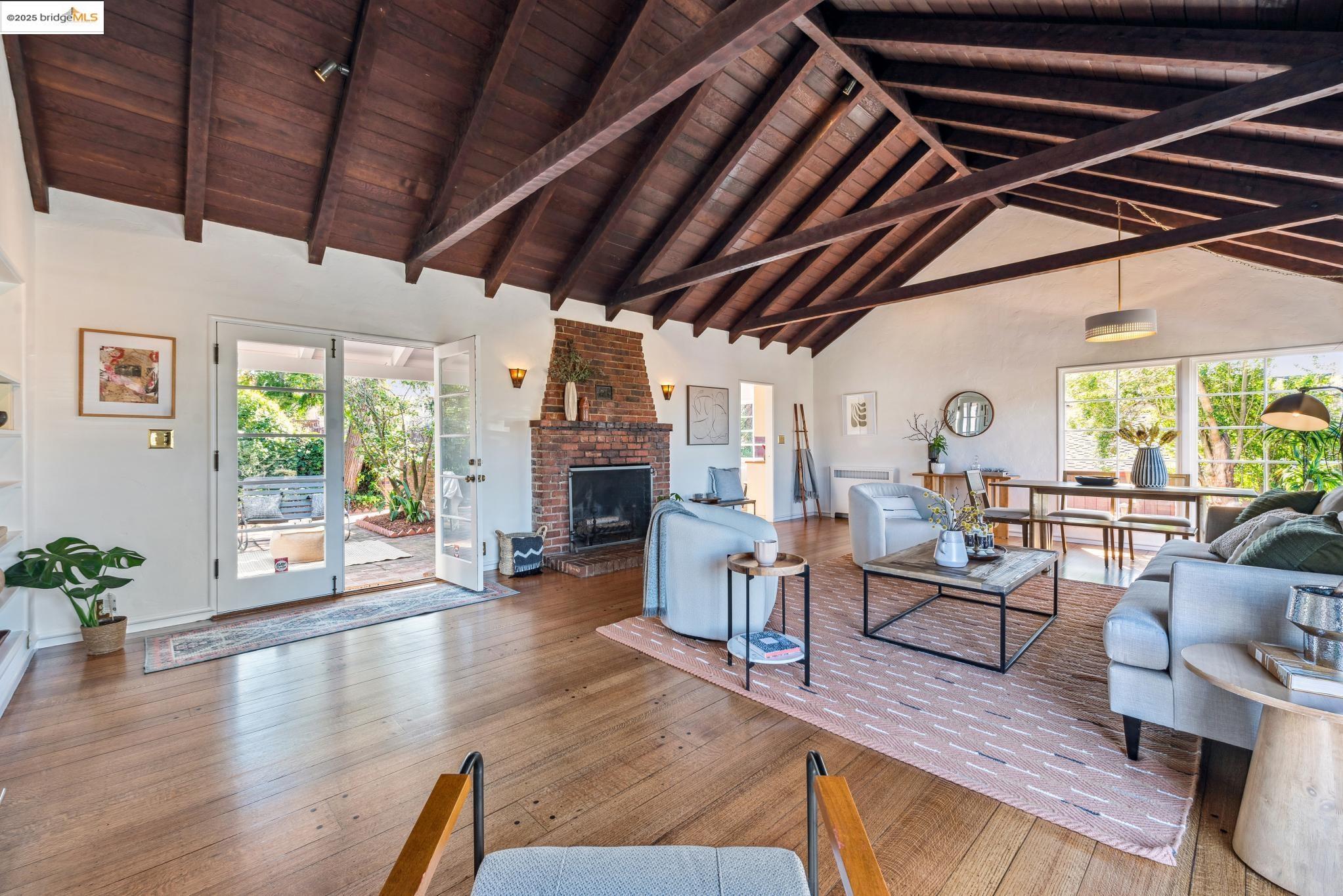 2646 Mira Vista Dr