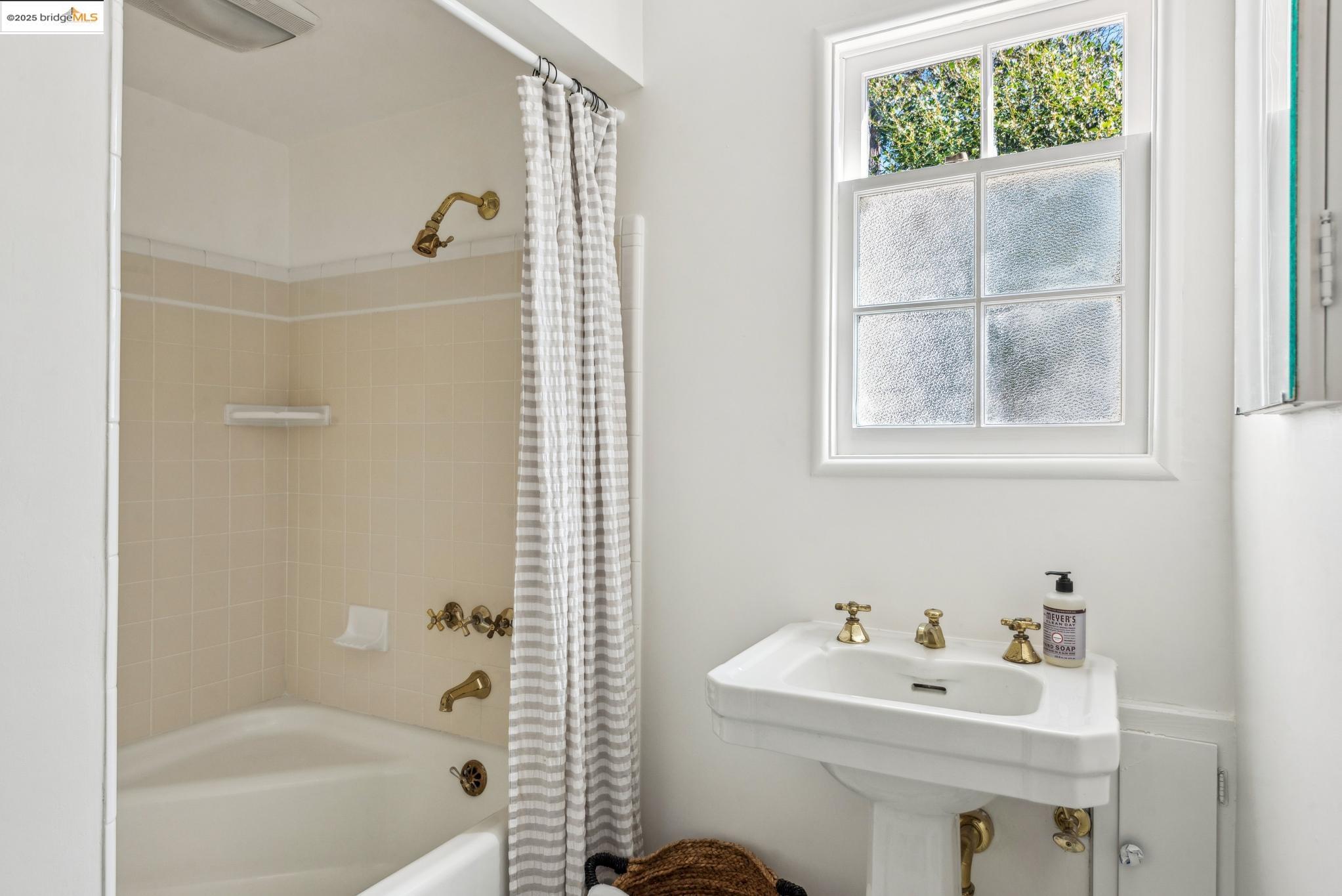 2646 Mira Vista Dr