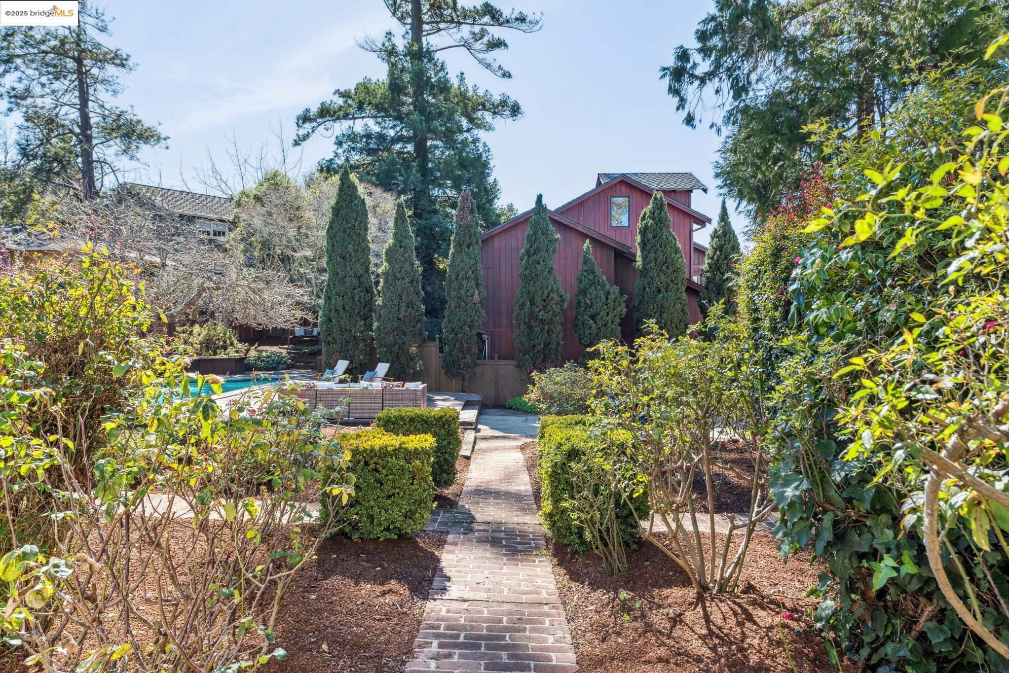 2646 Mira Vista Dr