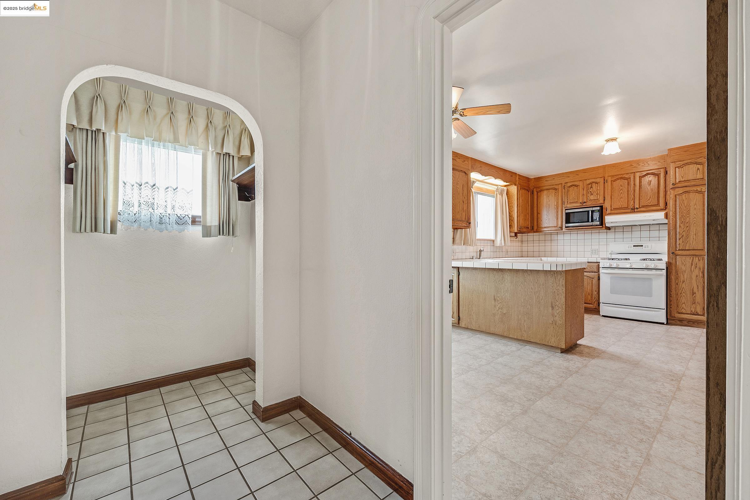842 Evelyn Ave