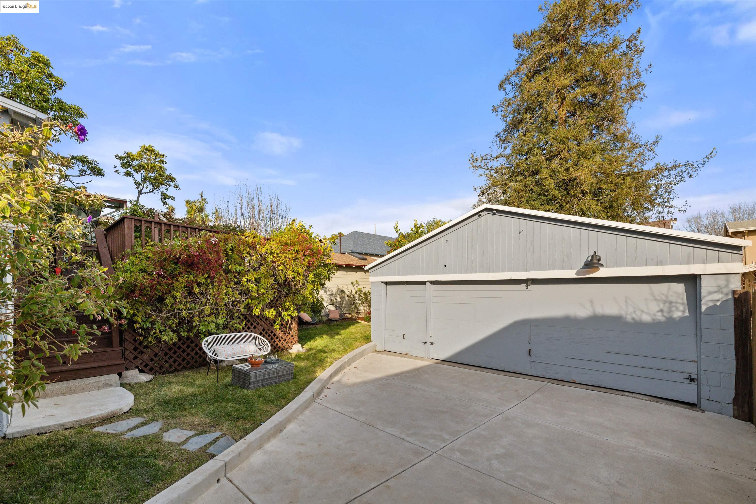 3834 Beaumont Ave