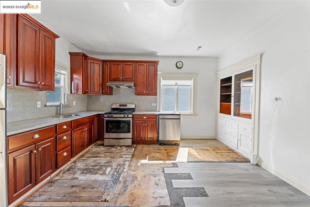 4076 Santa Rita St