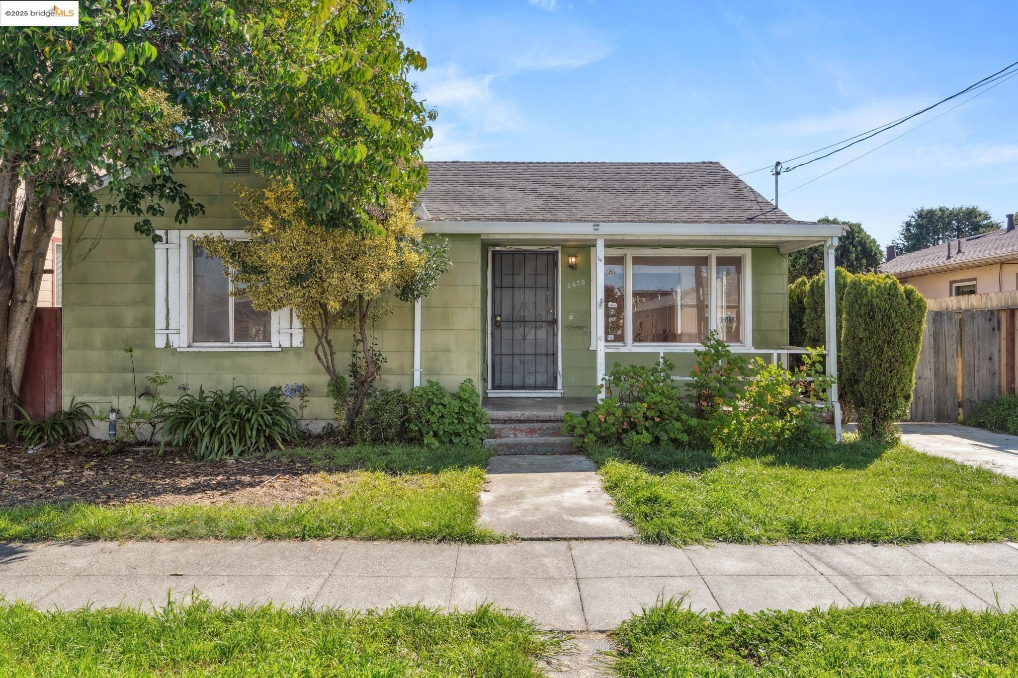 2370 Lowell Ave