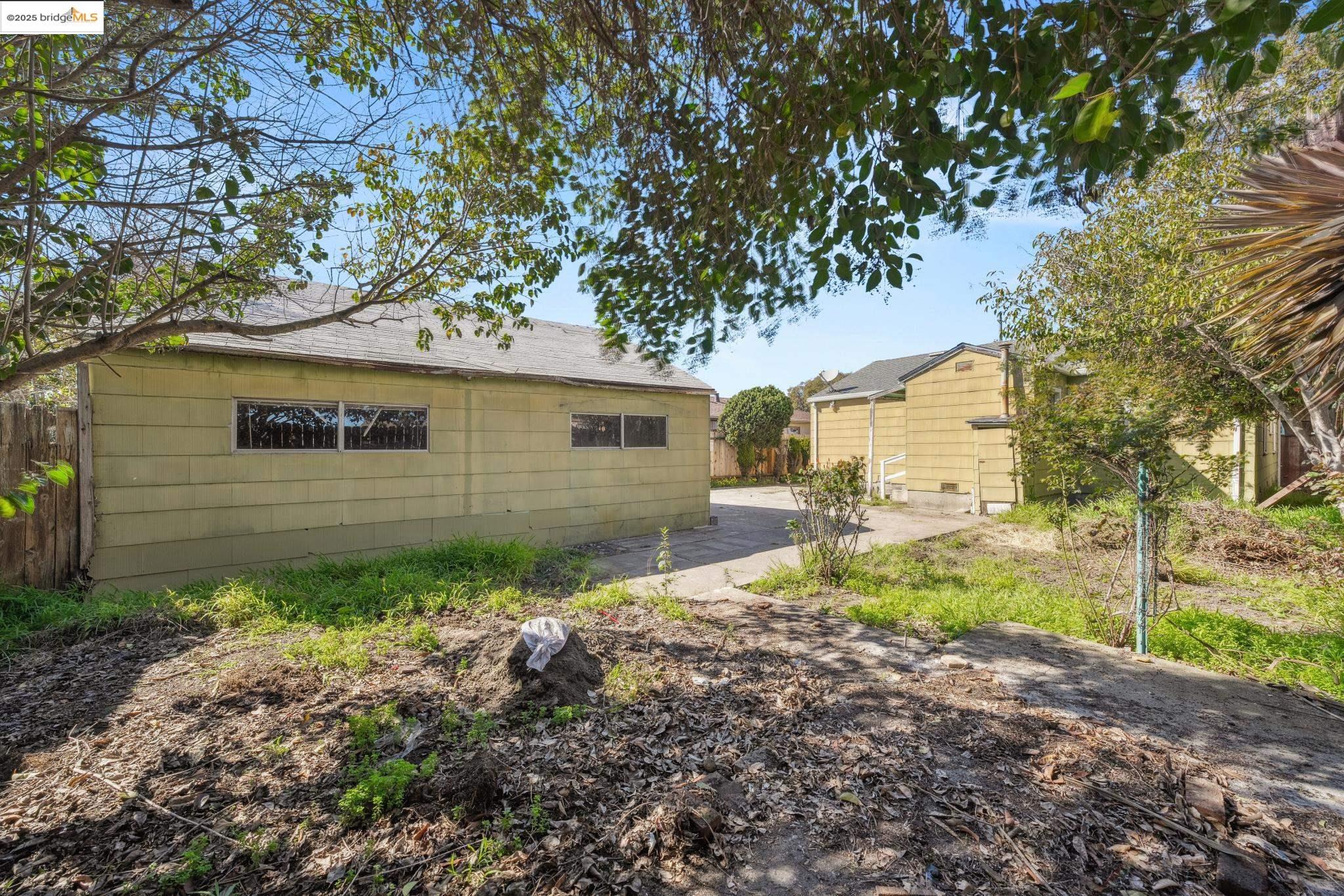 2370 Lowell Ave