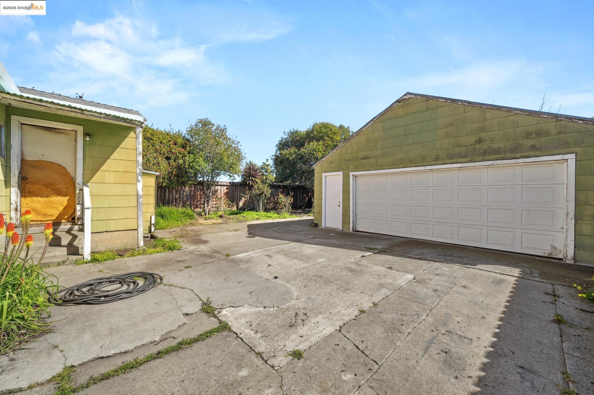 2370 Lowell Ave