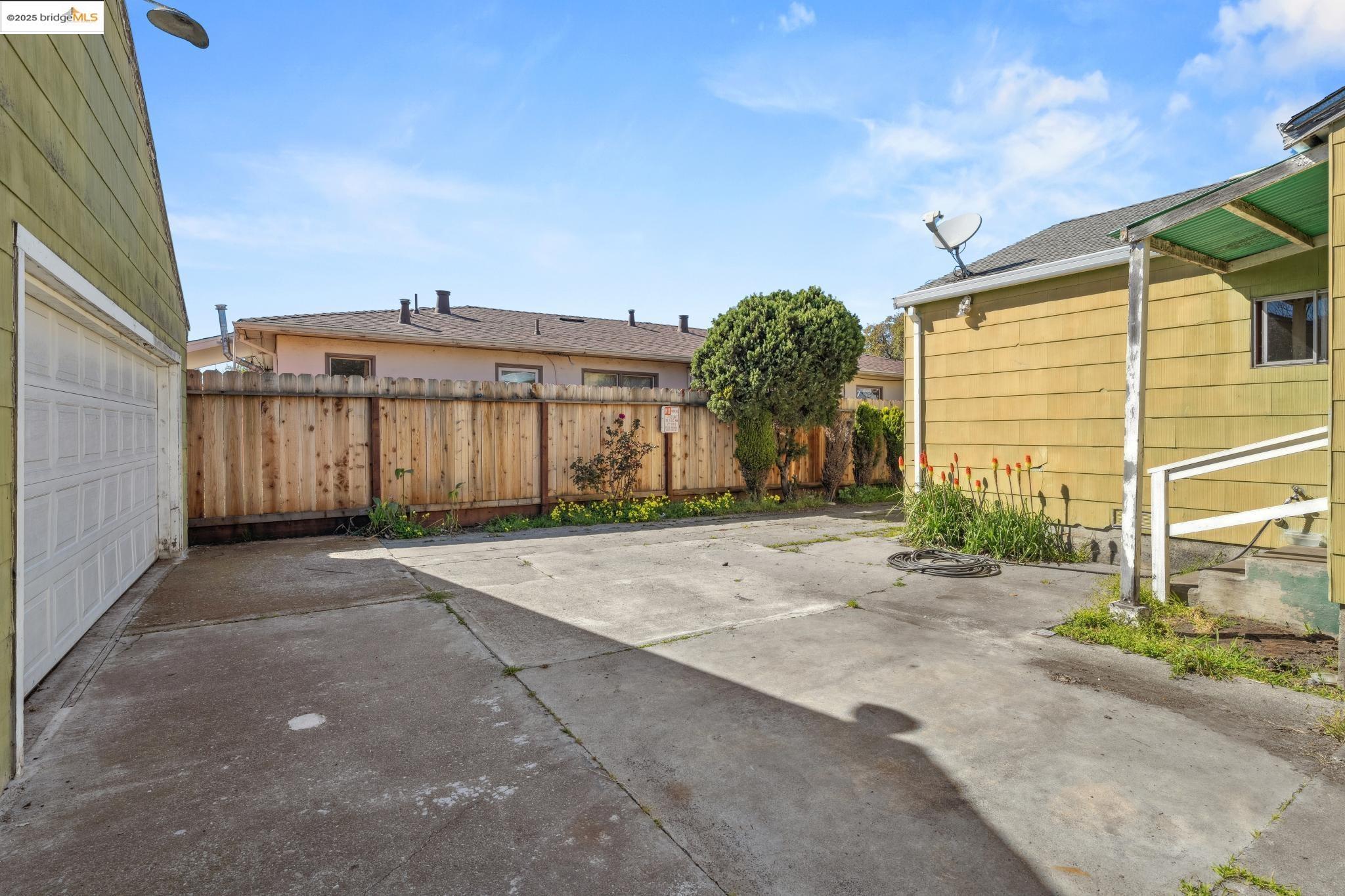 2370 Lowell Ave