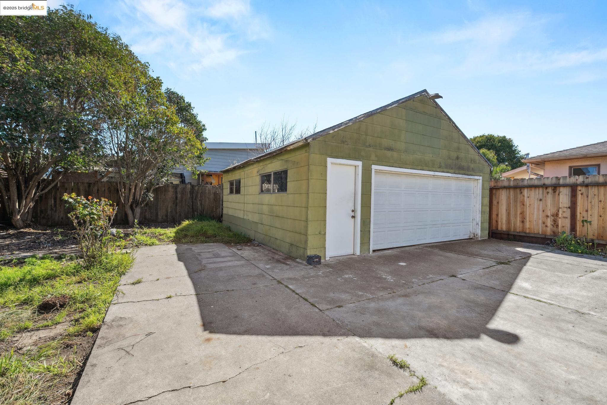 2370 Lowell Ave