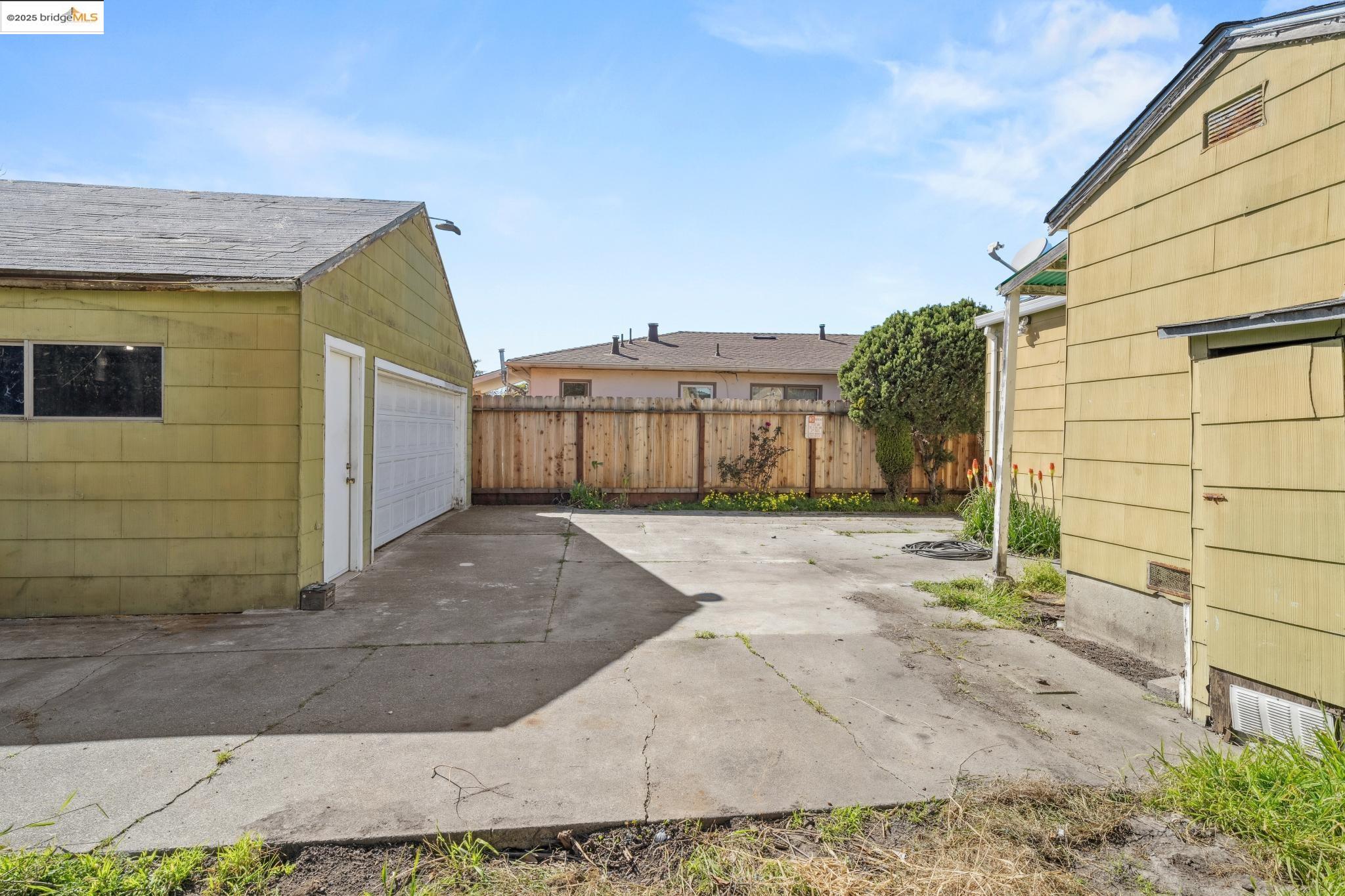 2370 Lowell Ave