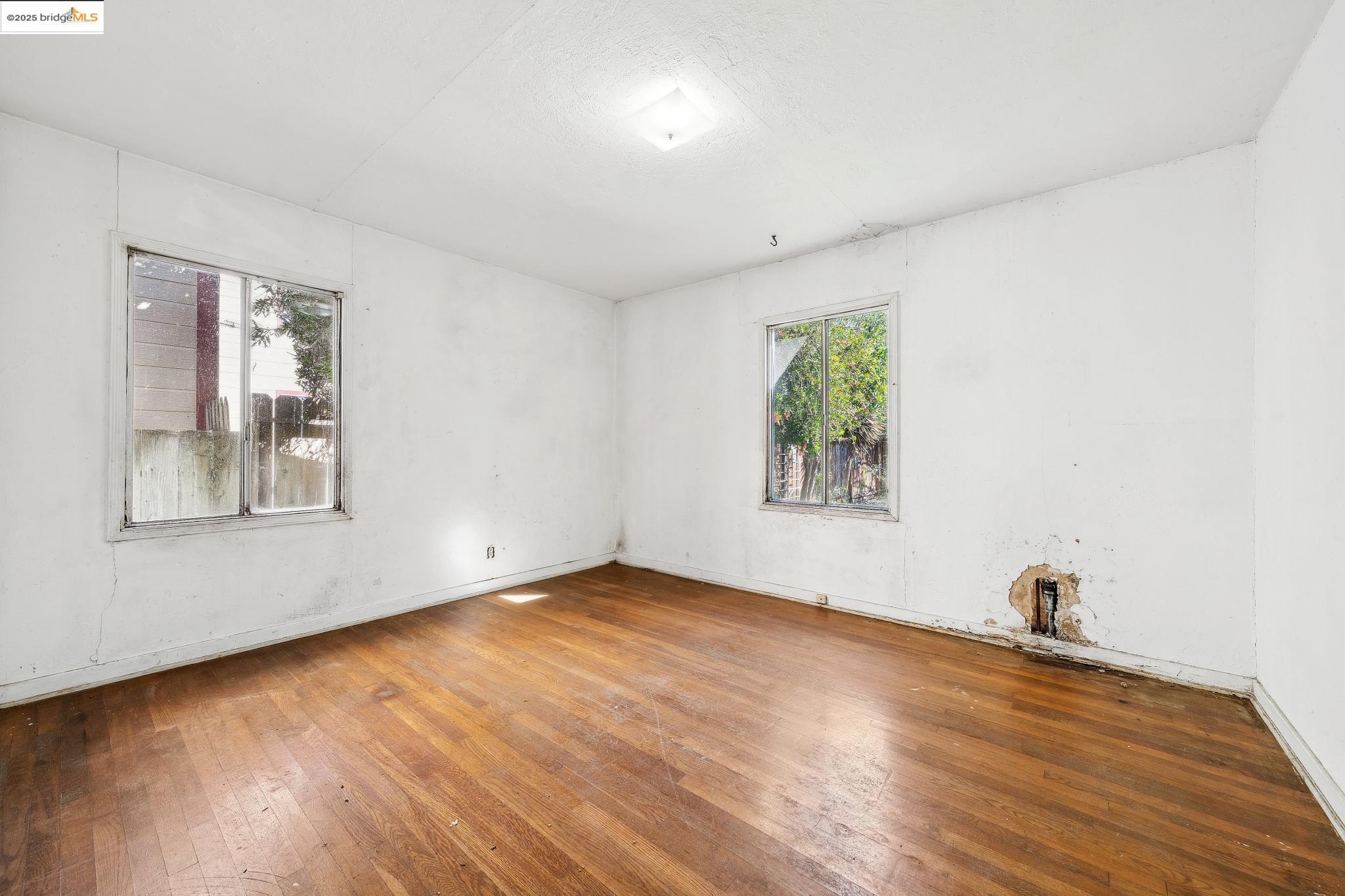 2370 Lowell Ave