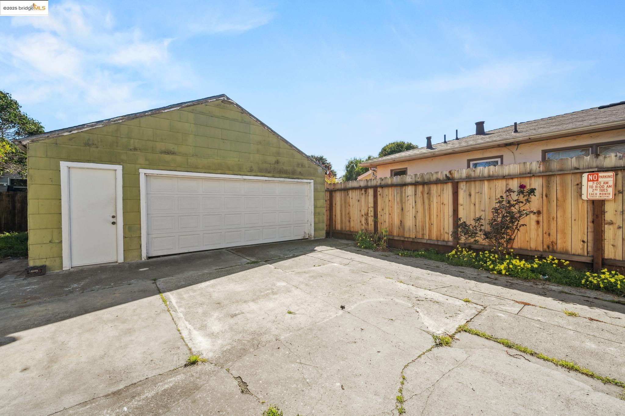 2370 Lowell Ave