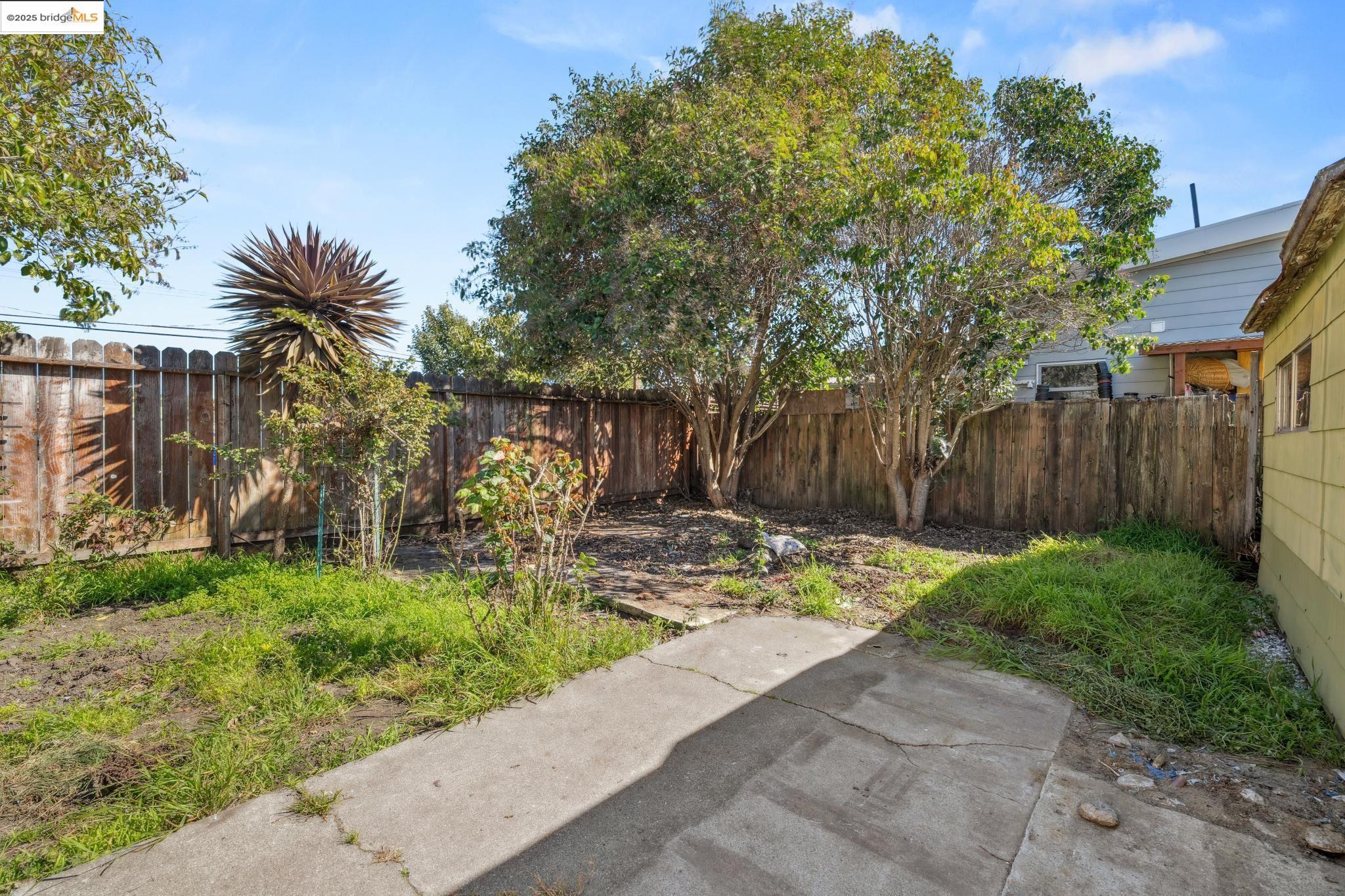 2370 Lowell Ave